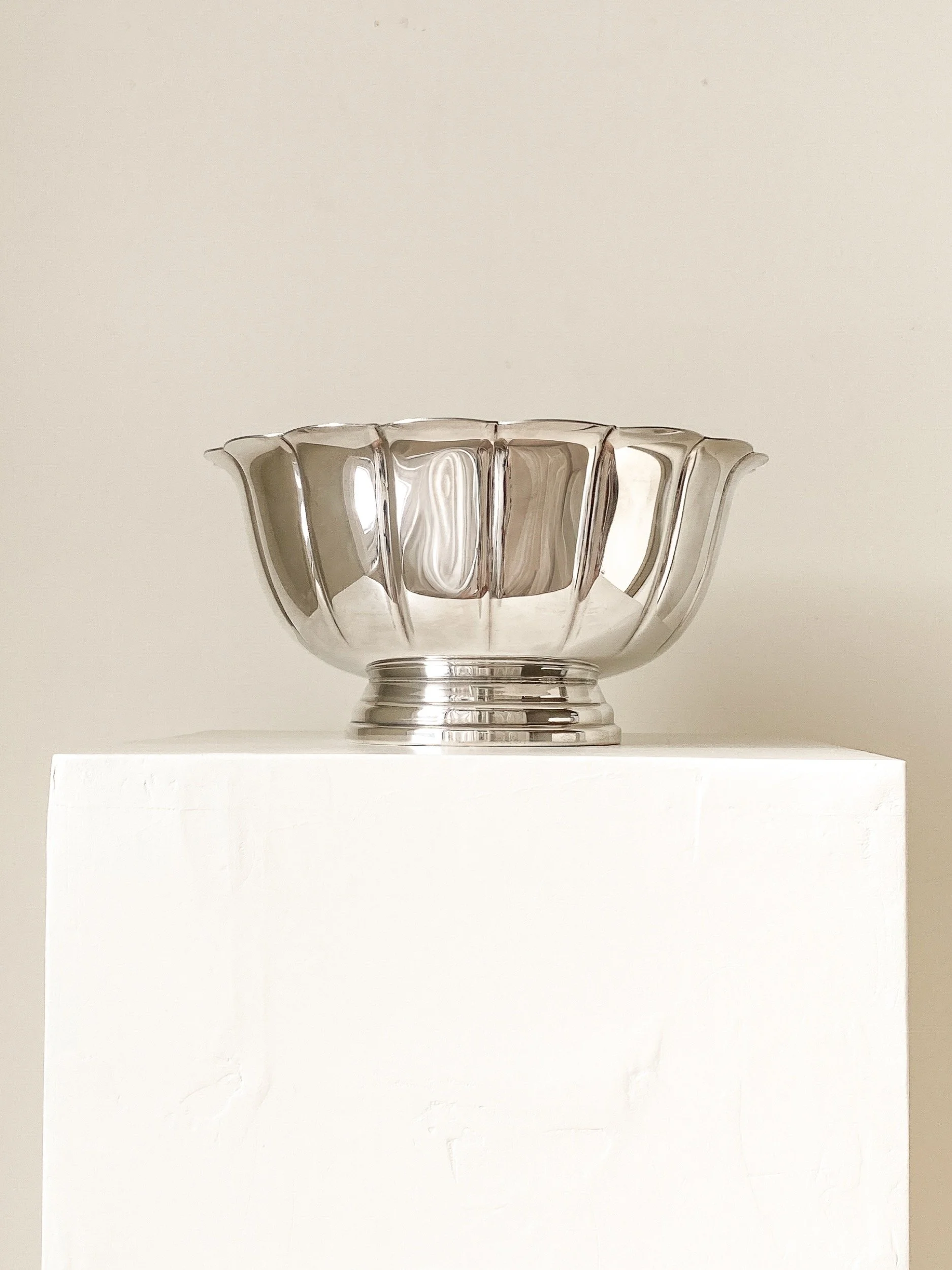 english-vintage-silver-plated-gadrooned-pedestal-bowl-6-the-diarist.jpg