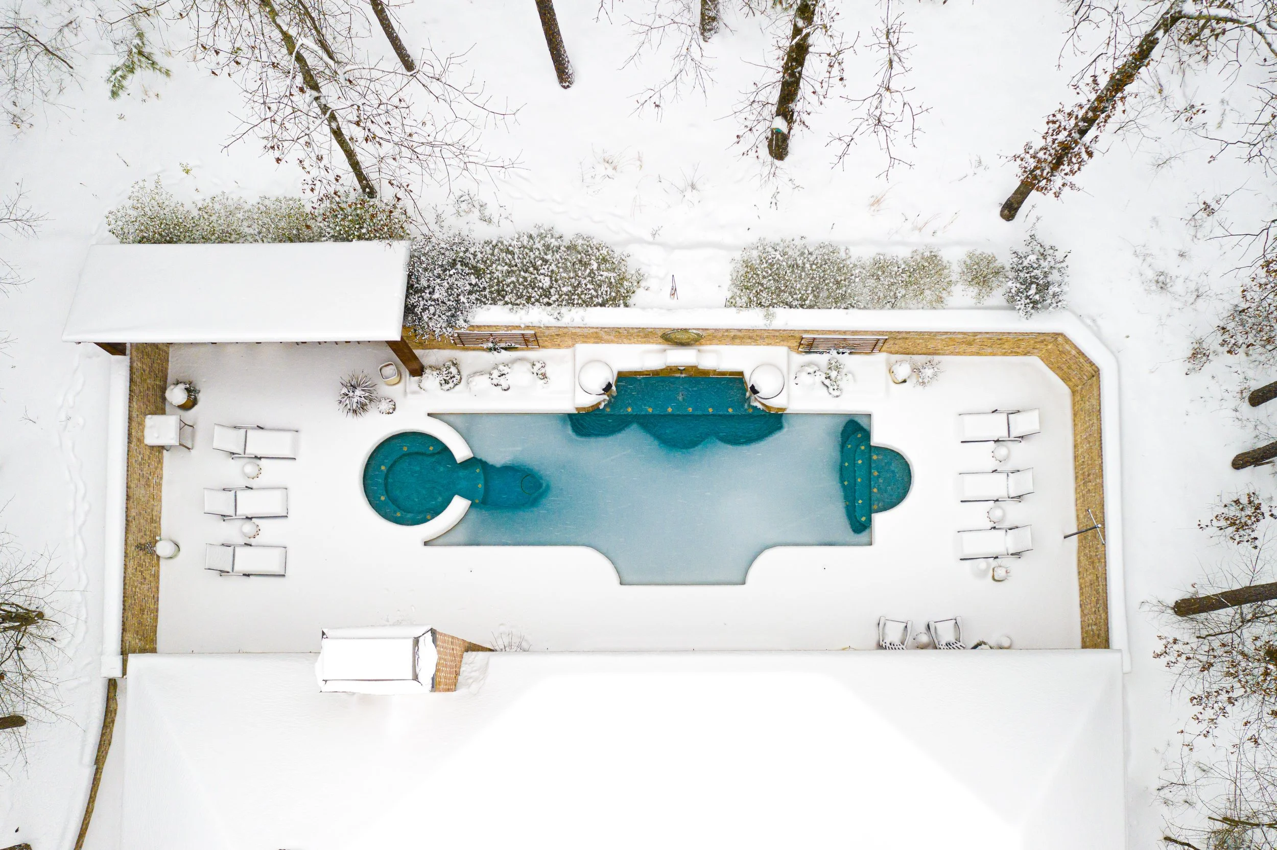 Home decorated with winter snow (Copy)