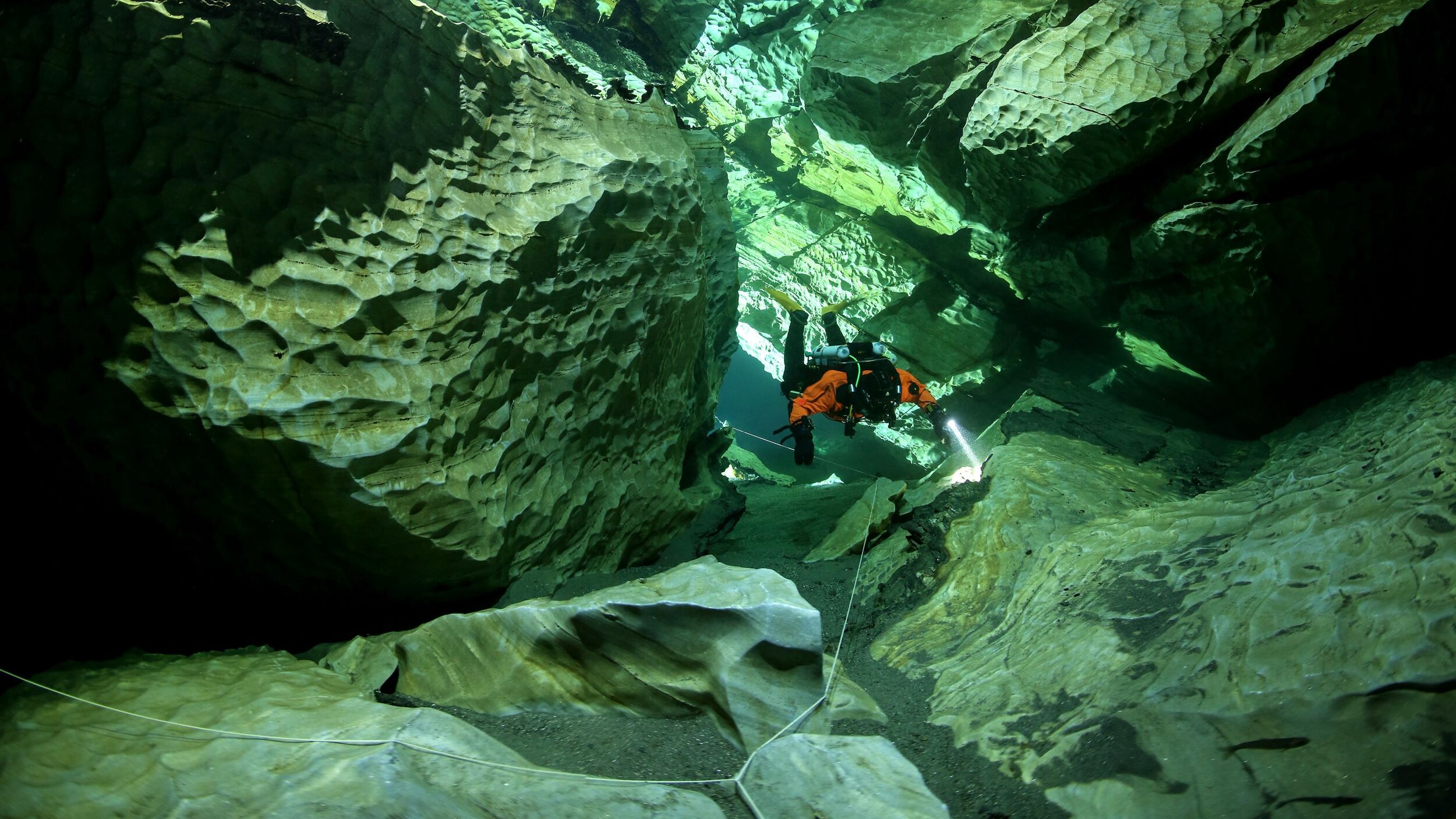 rEvo Diver Plura Cave.jpg