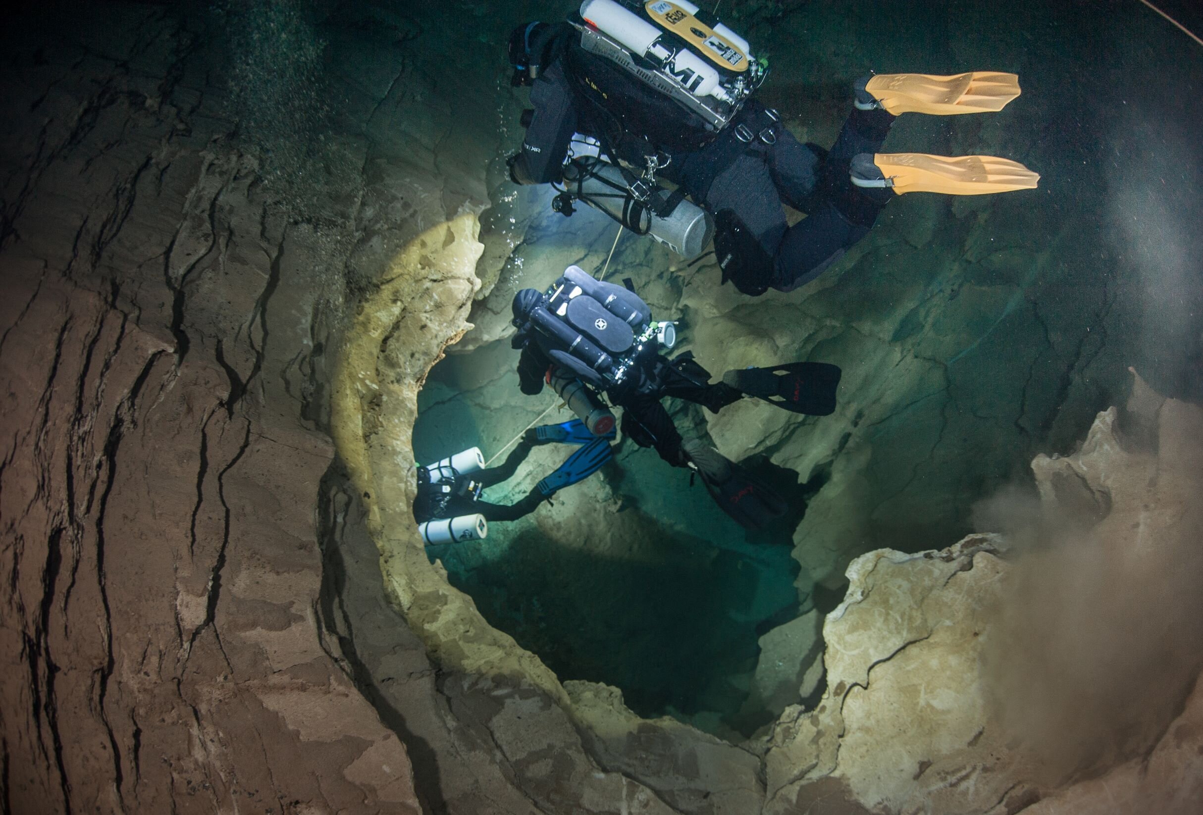 Molnar Janos Cave Diving Tunnel.jpg