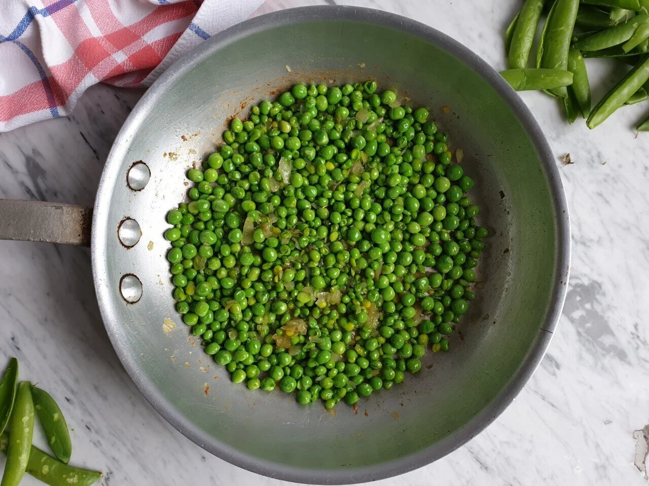 Sautéed Early Sweet Peas with fresh parsley and onion recipe — Beans