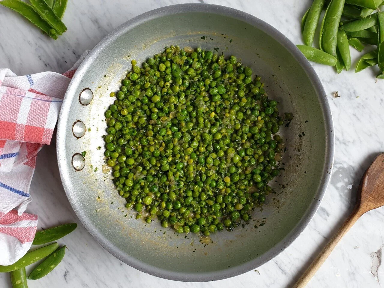 Sautéed Peas with parsley and onion  