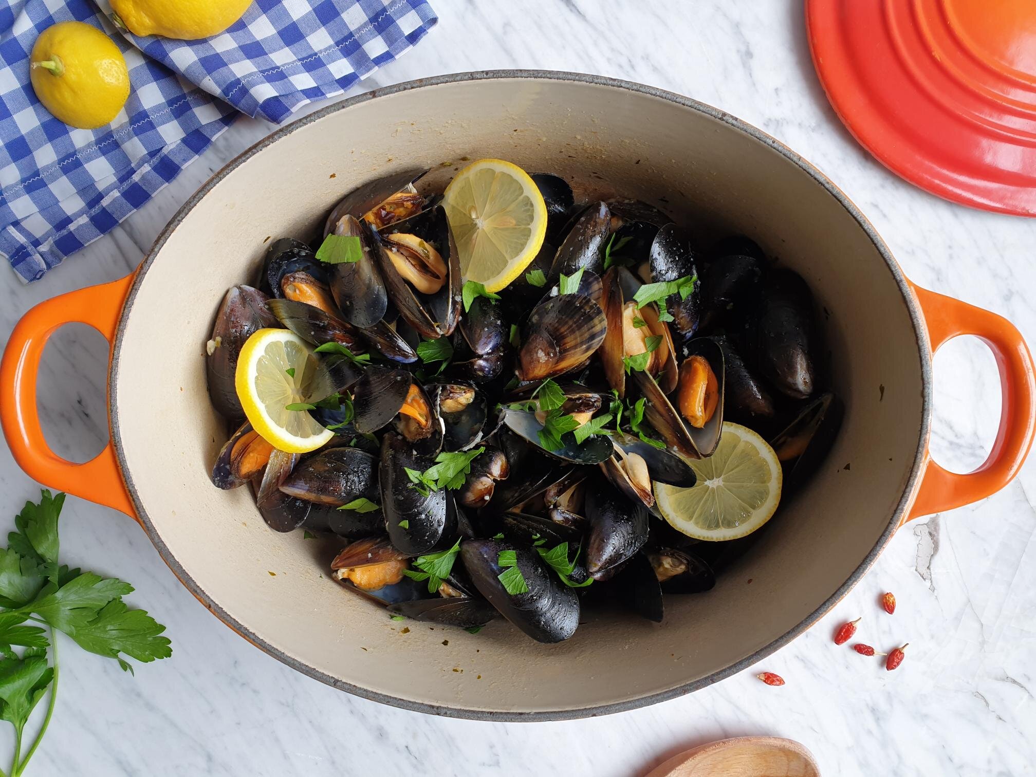 Mussels buzara style with garlic, parsley and white wine Istrian Recipe