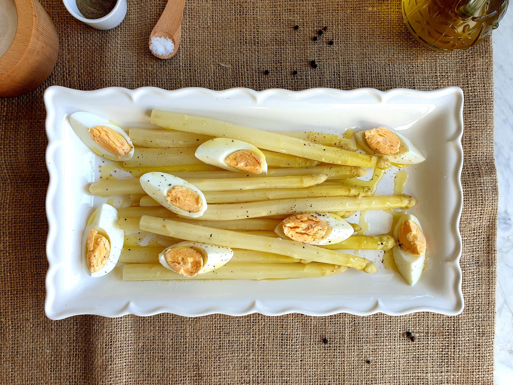 White asparagus with hard boiled eggs Venetian style Recipe