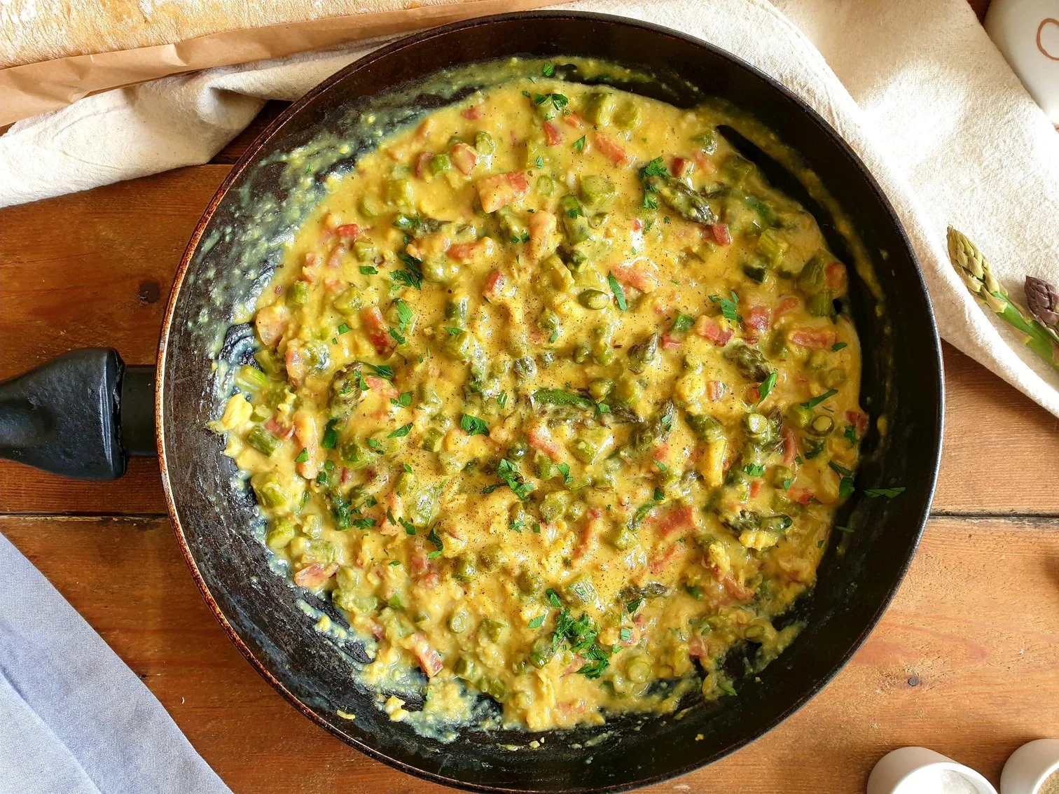 Green asparagus with pancetta and scrambled eggs Istrian Recipe
