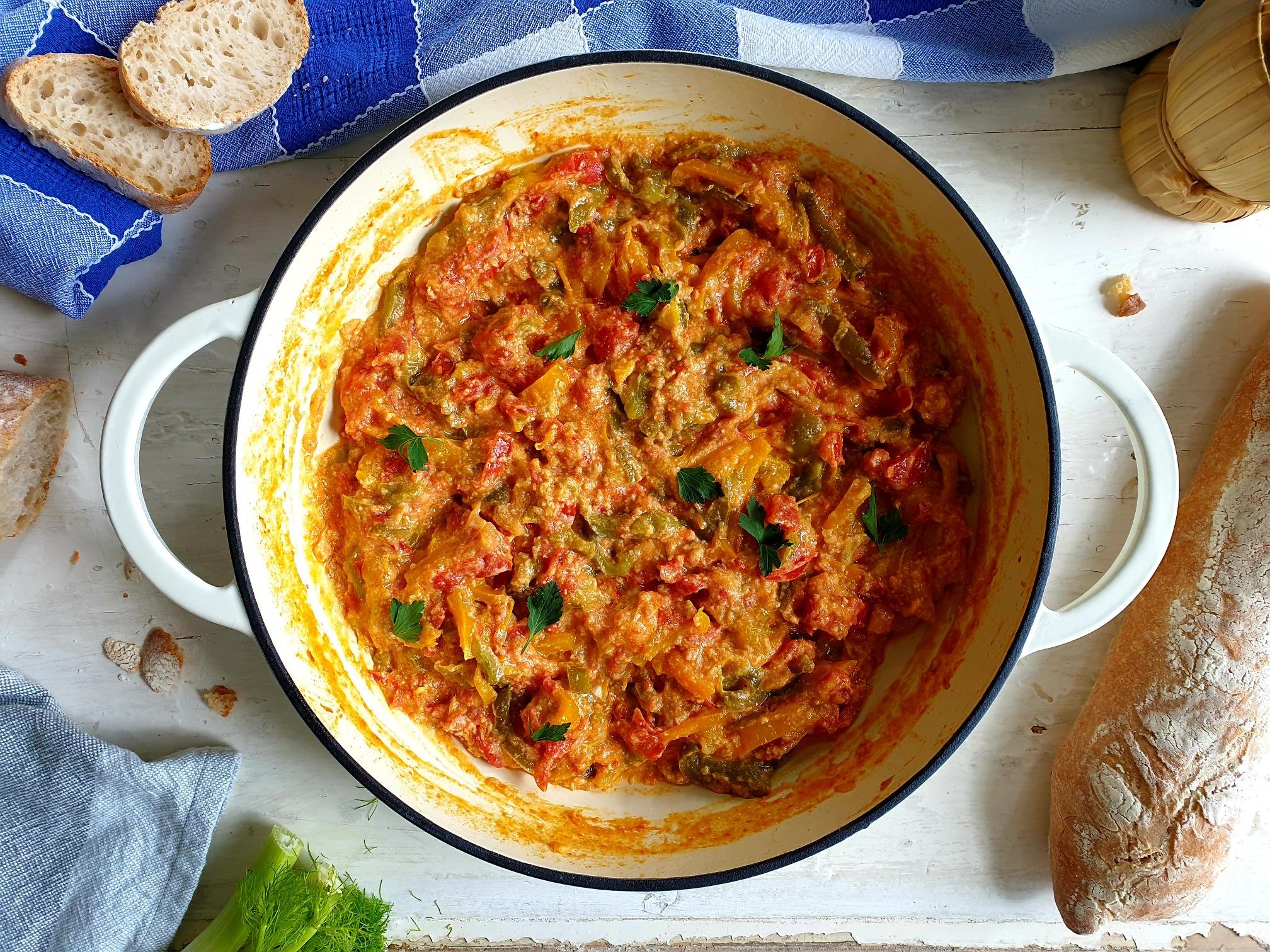 Sataras - Bell peppers, onions and tomato Balkan inspired stew with scrambled eggs Recipe
