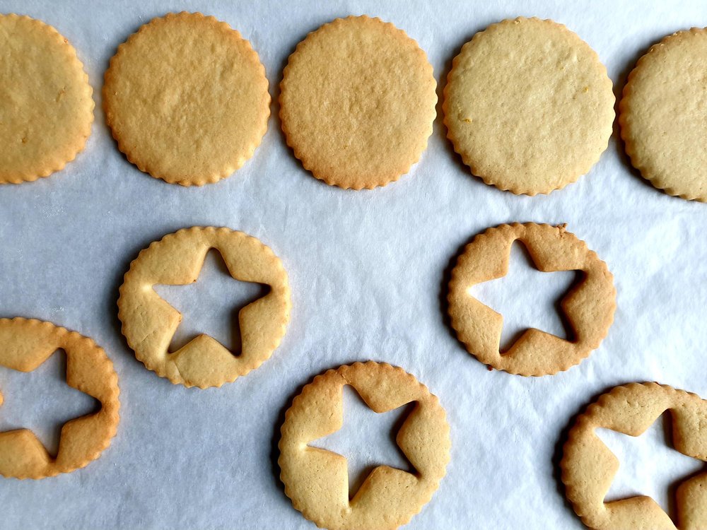 Linzer cookies 9.jpg
