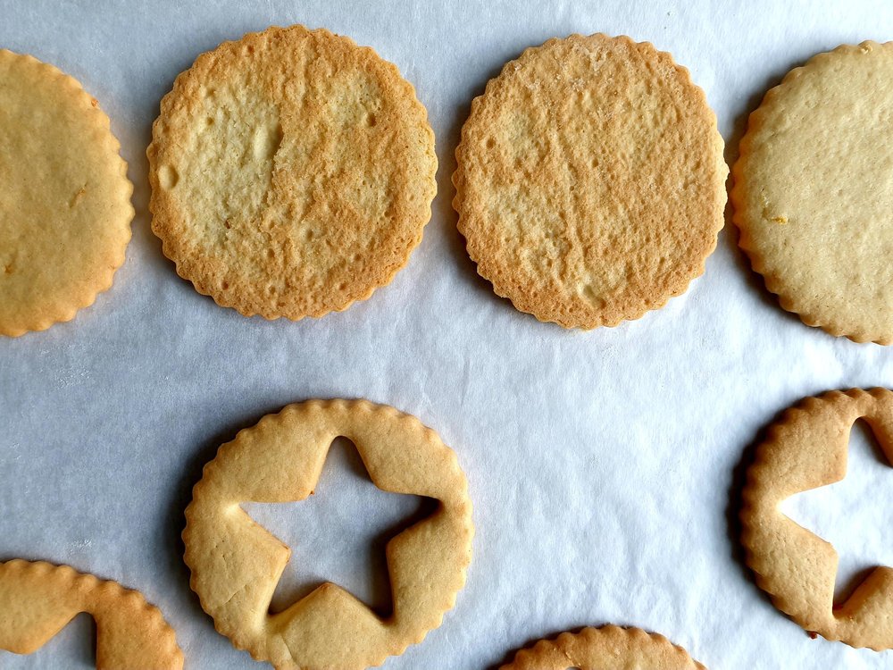 Linzer cookies 10.jpg