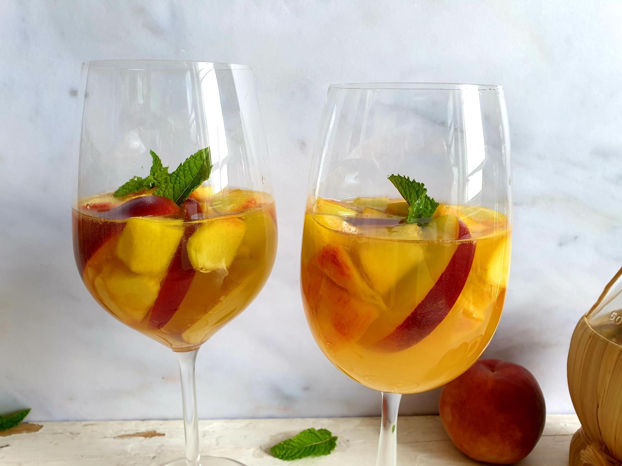 Chilled Peaches in White Wine Istrian Recipe