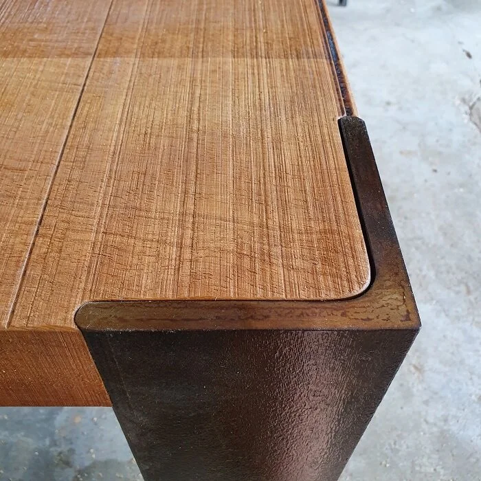 stelle legs and structured surface