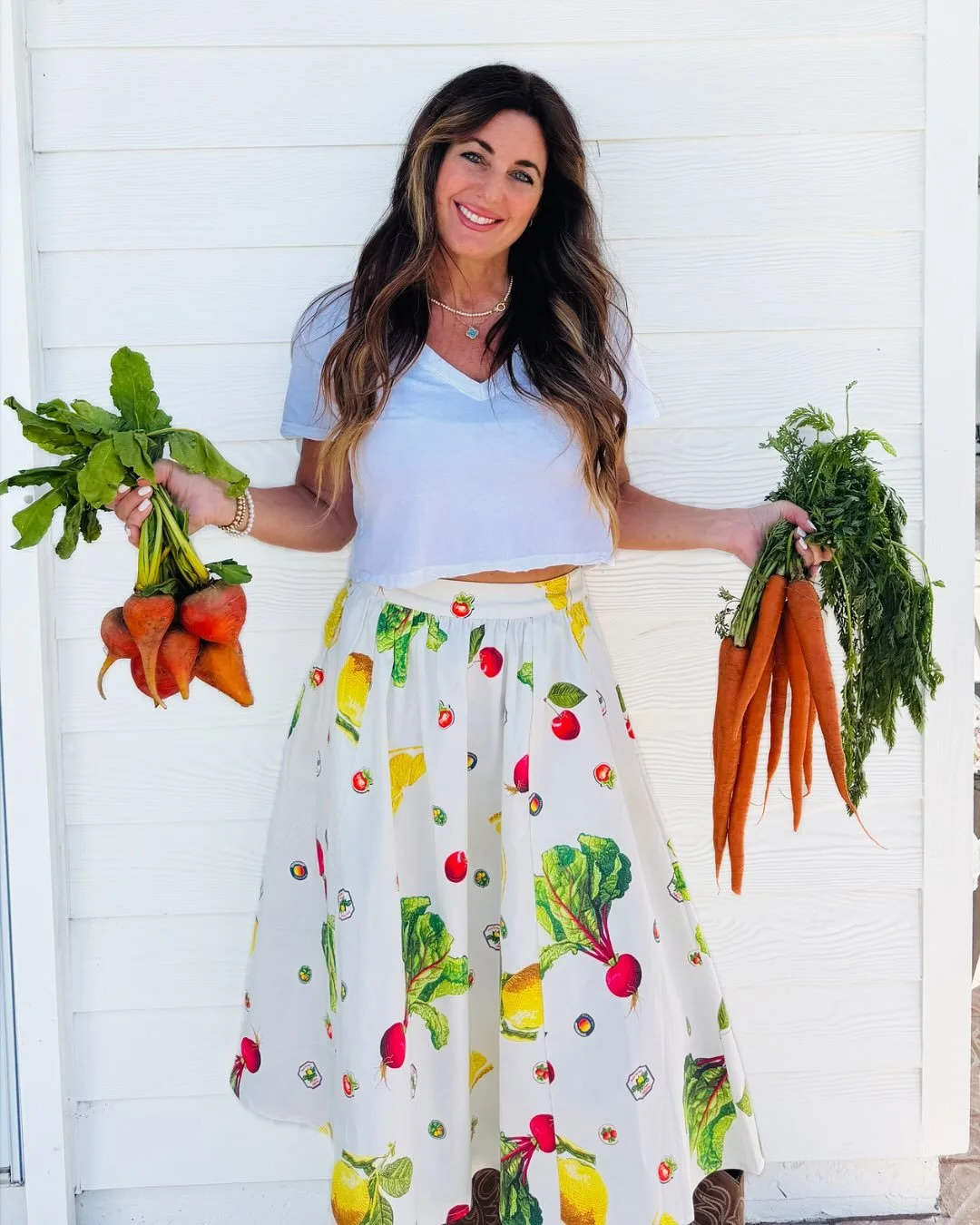 Hi mamas, 
Kinder-1st grade students learned the history and origin of carrots, how carrots played a role in the Greek war over Helen of Troy, and the many health benefits carrots bring! 🥕

Including carrots being the first natural antiseptic to cle