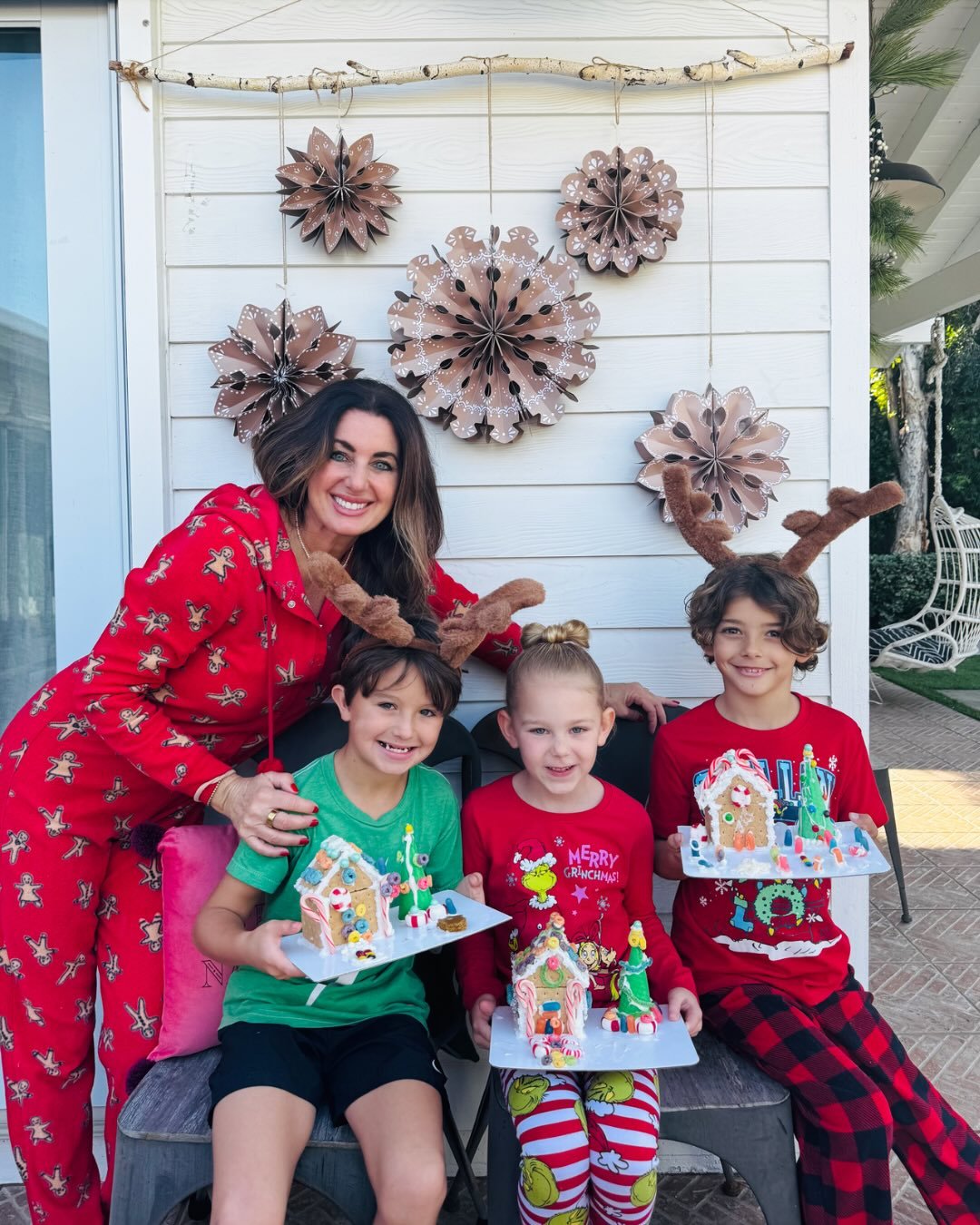 Hi mamas, 
I&rsquo;m SO proud of these little architects engineering their plans for their gingerbread houses 🏡complete with chimneys, front porches, shutters, and even their own house address! 😂 

These students thought of everything! ❤️🏡🎄

#gin
