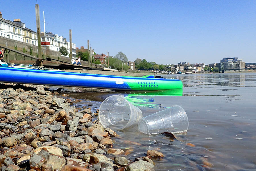 plastic_cups_paddleboard_SUP_Thames.jpg