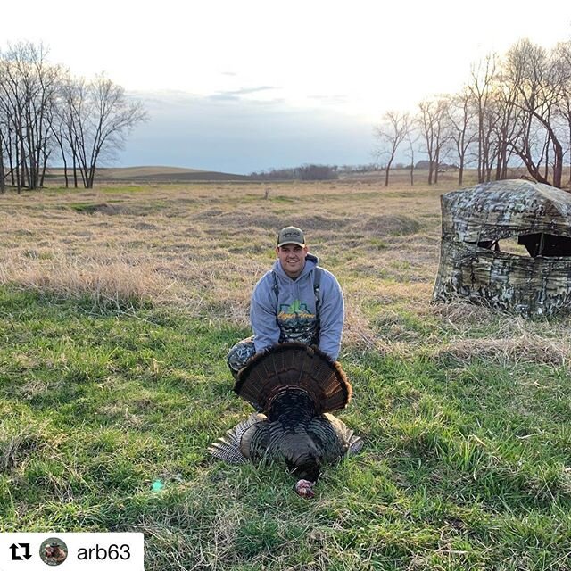 #Repost @arb63 with @get_repost
・・・
Happy to get out one more time before @kileyblythe and I leave for California! This tom came in from out of nowhere without gobbling once. Beard and spurs were 10&quot; and 1.25&quot;! Couldn't have asked for a bet