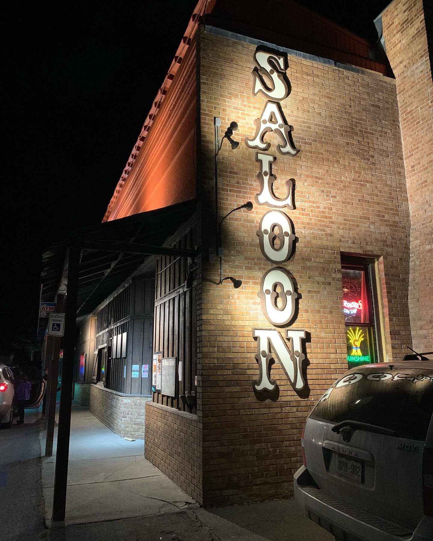 Impromptu dinner at The Saloon in Minturn tonight. It was so nice to be back in there any enjoy the atmosphere. I think the next time I stop in will be for a drink after the Mile. Now we just need it to snow!! #minturn #minturnsaloon #dinner #familyt