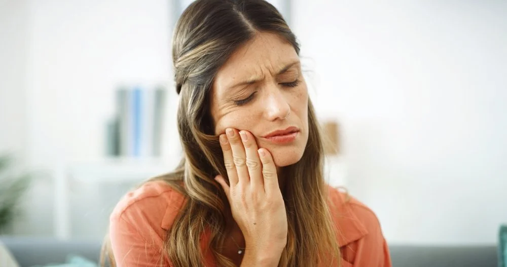 Emergency Dental Pain: When to Seek Immediate Care vs. Home Relief in Surrey