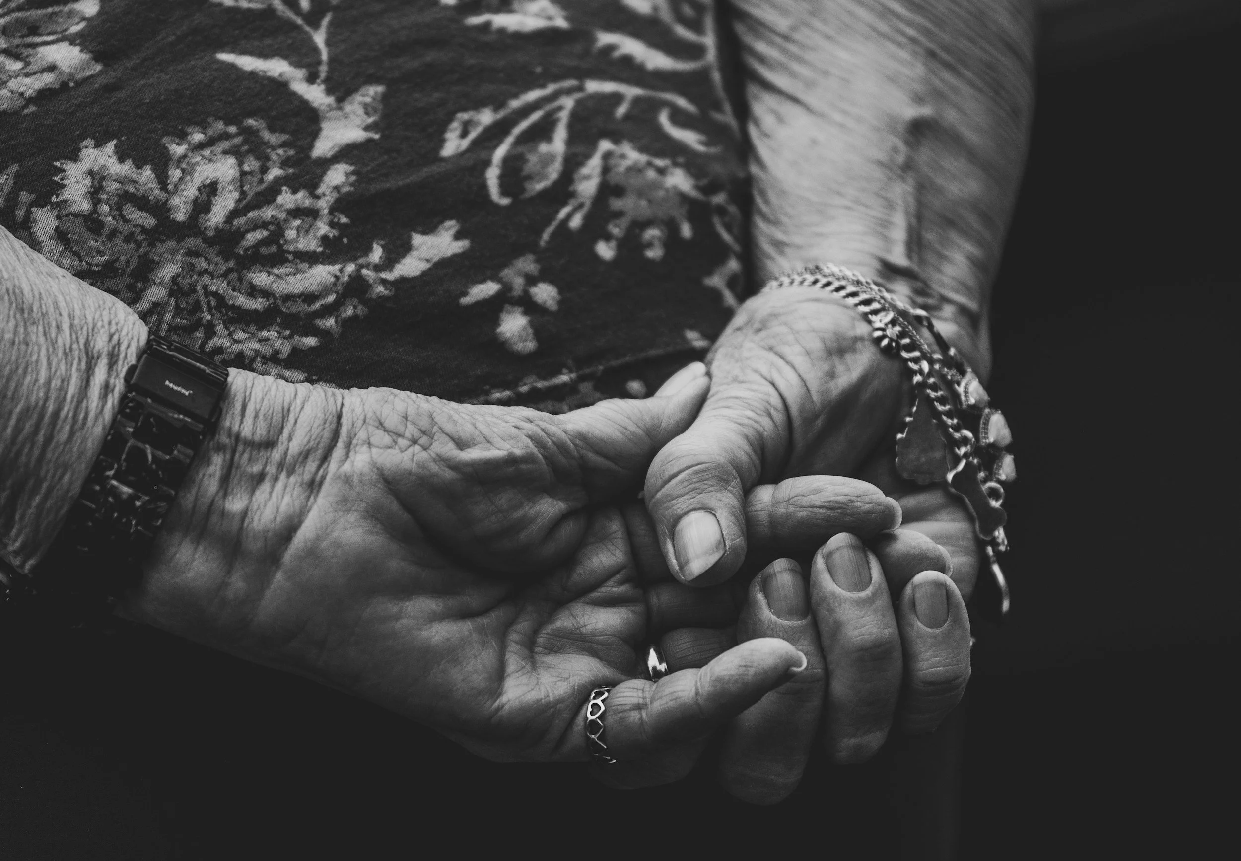 The Feelings Nobody Warns You About When You’re Caring for Aging Parents: A Therapist on Anticipatory Grief
