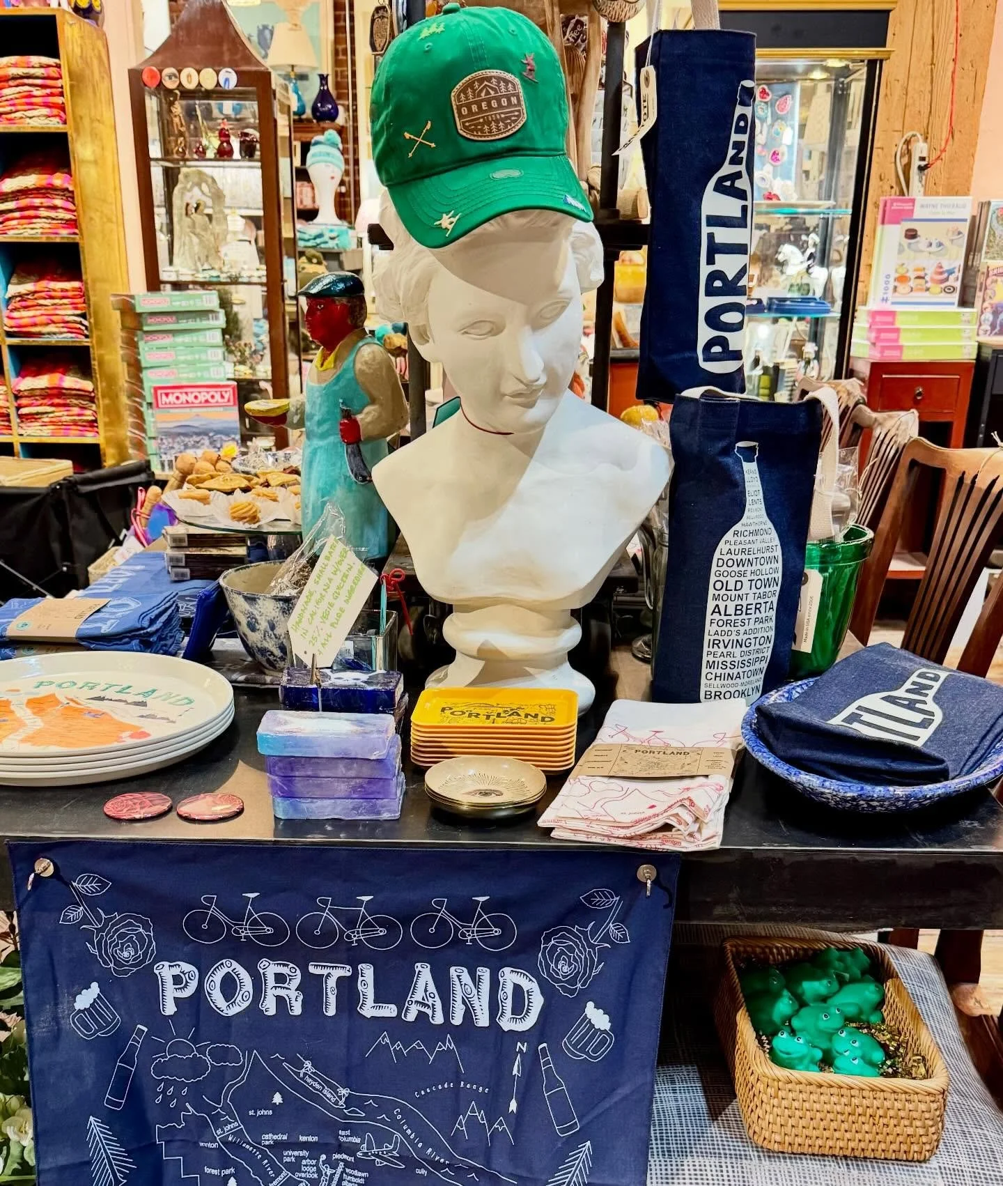 @portland @travelportland @cargoinc 
#mounthood #apresski #craterlake #lovewhereyoulive 🗻