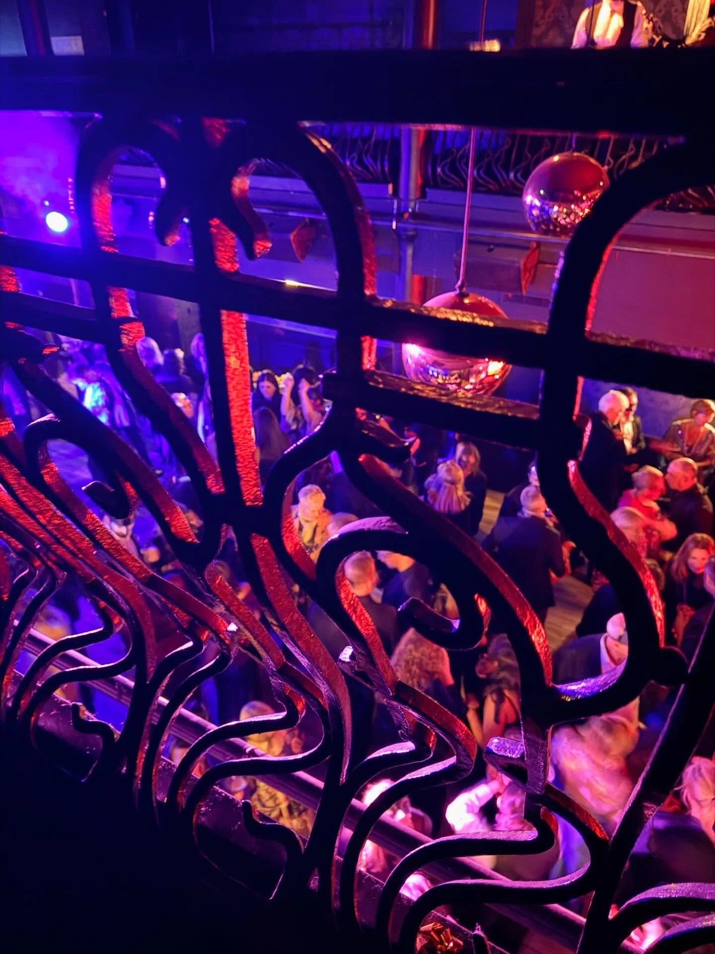 #saturdaynightfever 
Tonight we are happily back home in @portland 
but last Saturday we were fortunate to be dancing at the @samuelandsons #masqueradeball ❗️❗️❗️

#deco OFF #internationaldesign #passementerie 🎭