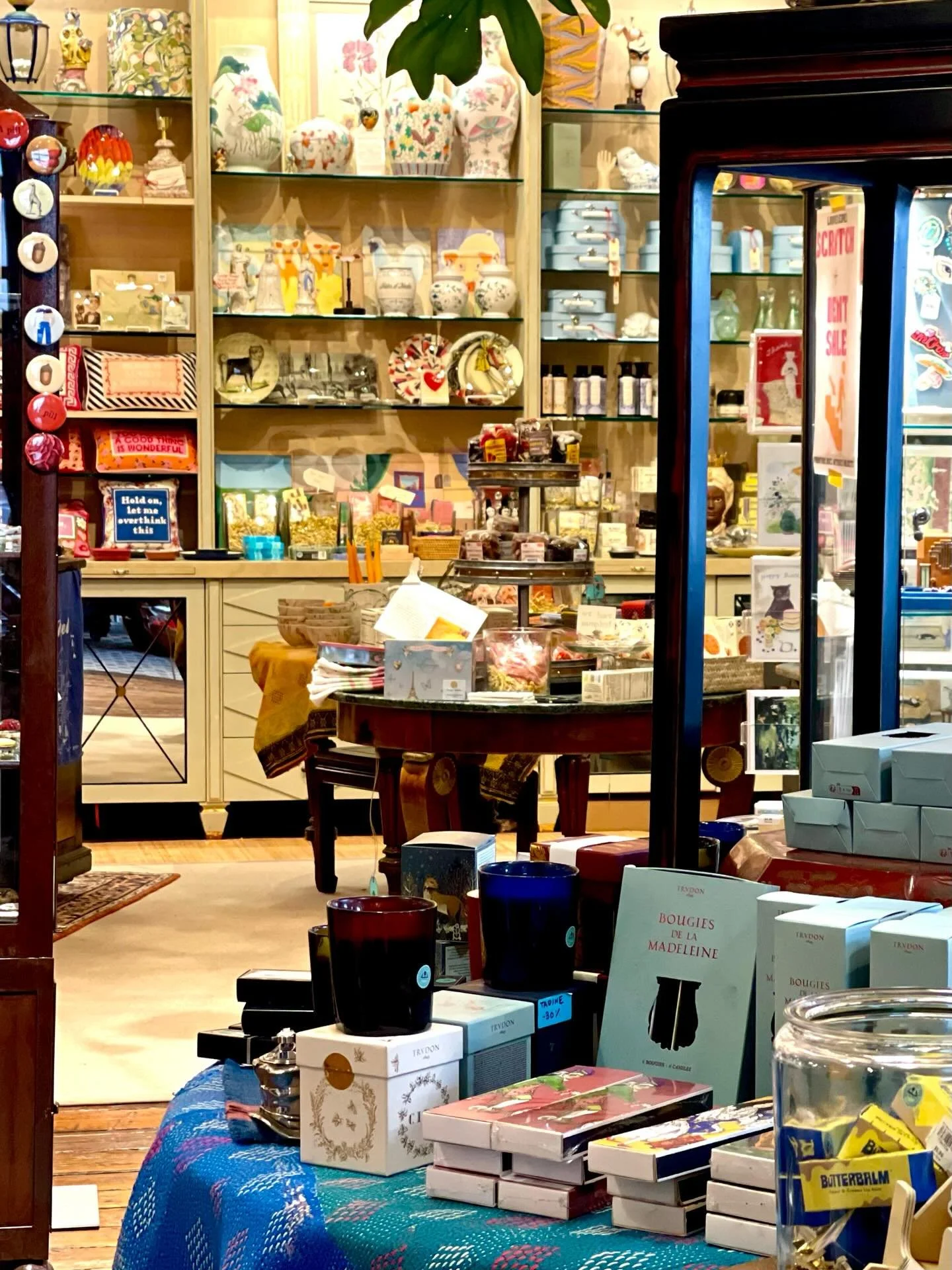 Un piccolo mercato con tanto cuore.

A little market with a lot of heart &mdash; and a very well-traveled one.

Mercato Cielo was born from our obsession with the markets, ateliers, and small producers we encounter every time we&rsquo;re in Italy and