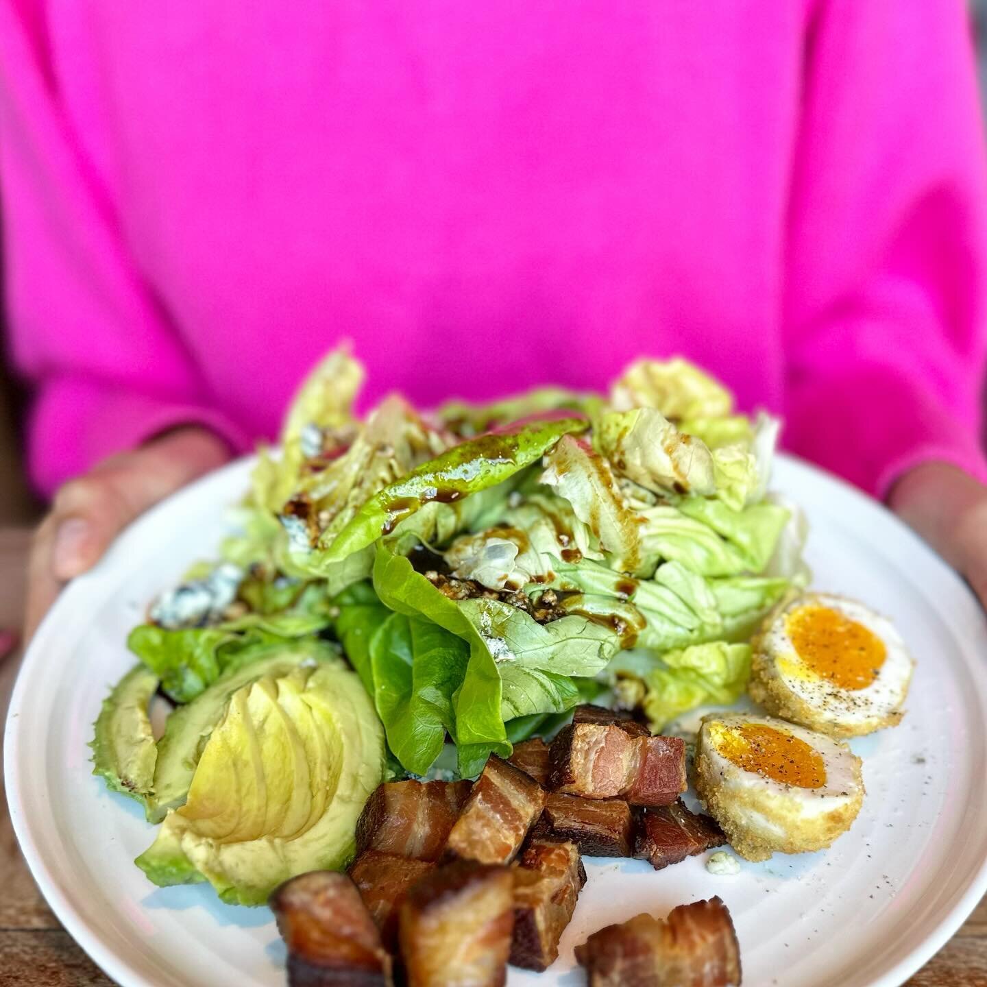 We 🩷 a good salad! 
We 🩷❤️ it even more when a restaurant takes a salad and up-levels it! 

This here is @engineroomct take on a Cobb Salad. It was scrumptious.