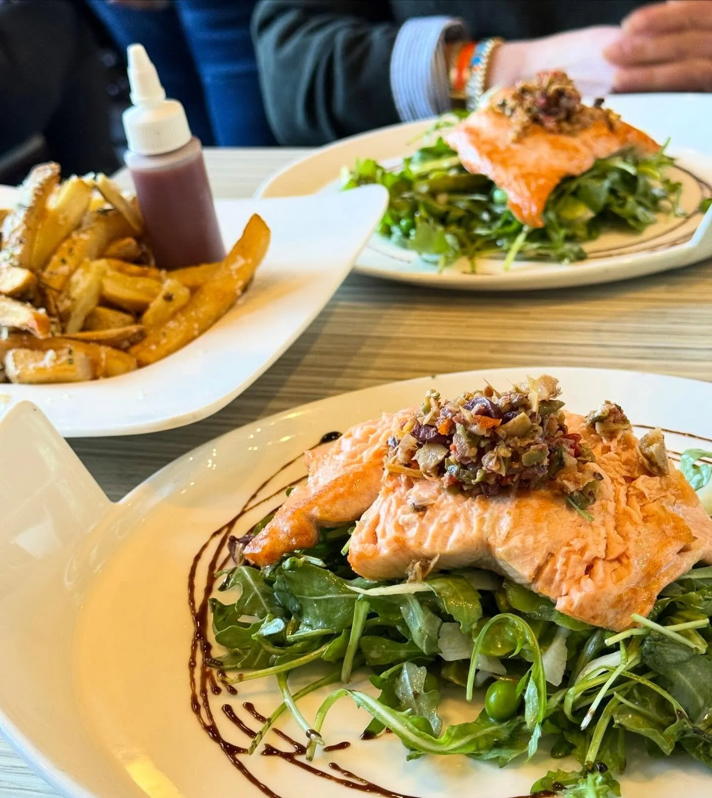 Want that &ldquo;Tavern on the Green&rdquo; feeling?

Check out @pondhousecafe in West Hartford located at @elizabethpark_hartfordct 🌹 

The food was great and the portions are quite large! The prices are also reasonable!! 

I would highly recommend
