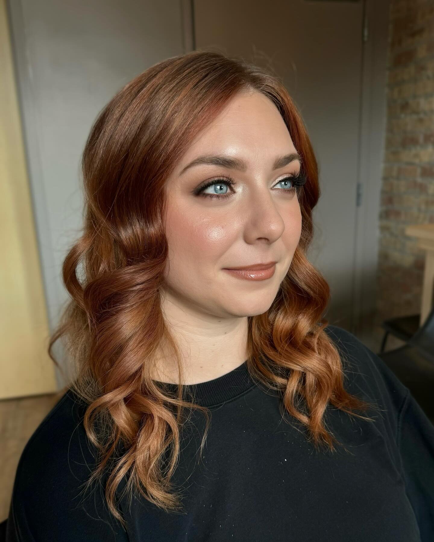 Ahhhh love these tones with her stunning eyes 🤩🤎

Hair: @emilyraebridalhair 
@makeupbyamericaf x @alyssadianamakeup 
🩷🩷🩷
.
.
.
.
.
#makeupbyamericaf #chicagomakeupartist #chicagomua #chicagowedding #chicagobridesmaidmakeup #elmhurst #elmhurstmak