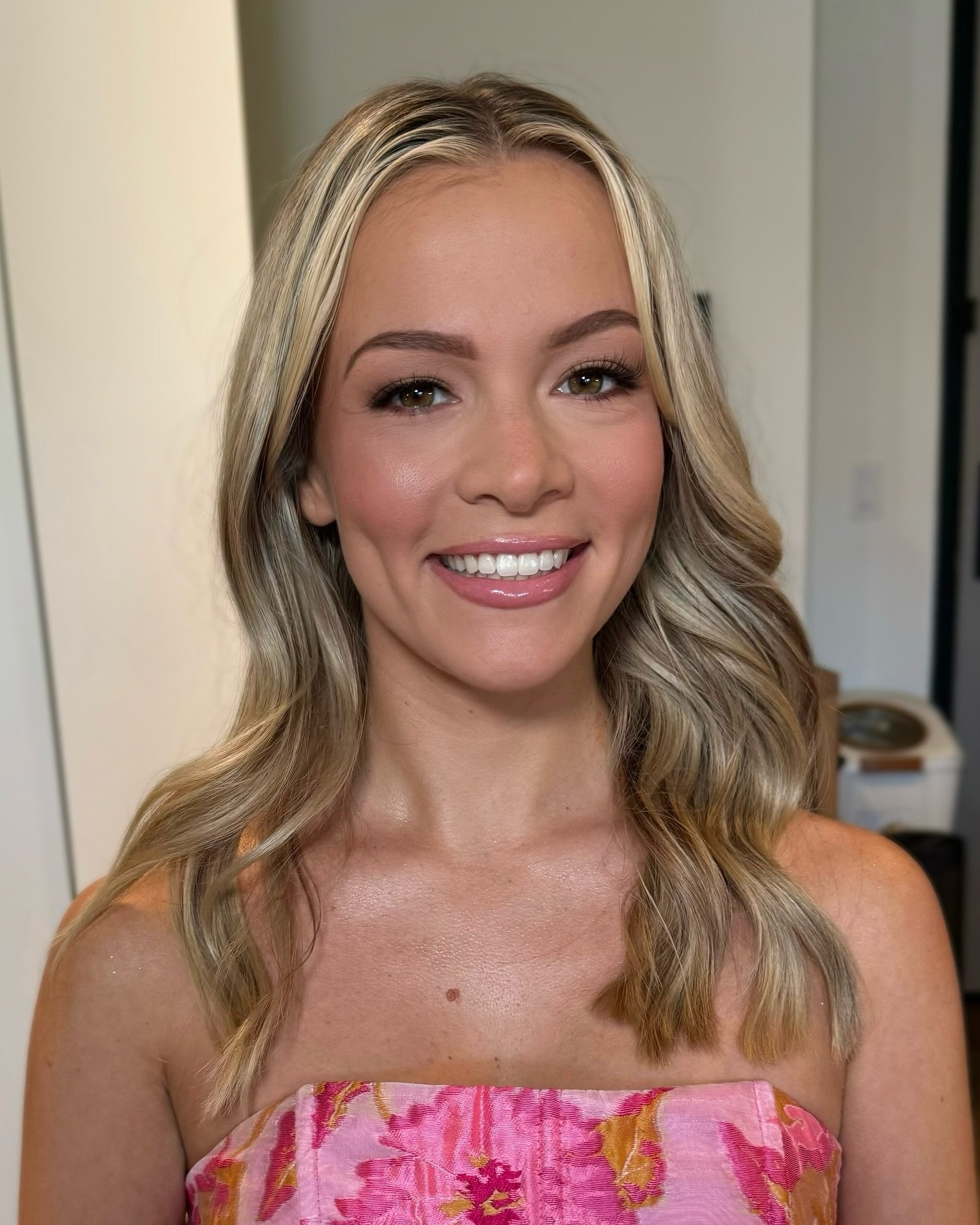 Lots of love on this look! 💕 let&rsquo;s share some deets ✨

Key products:
@maccosmeticsusa whirl lip pencil
@maccosmeticsusa angel lipstick 
@patricktabeauty say less major volume plumping gloss
@armanibeauty luminous silk liquid glow 
@diorbeauty 