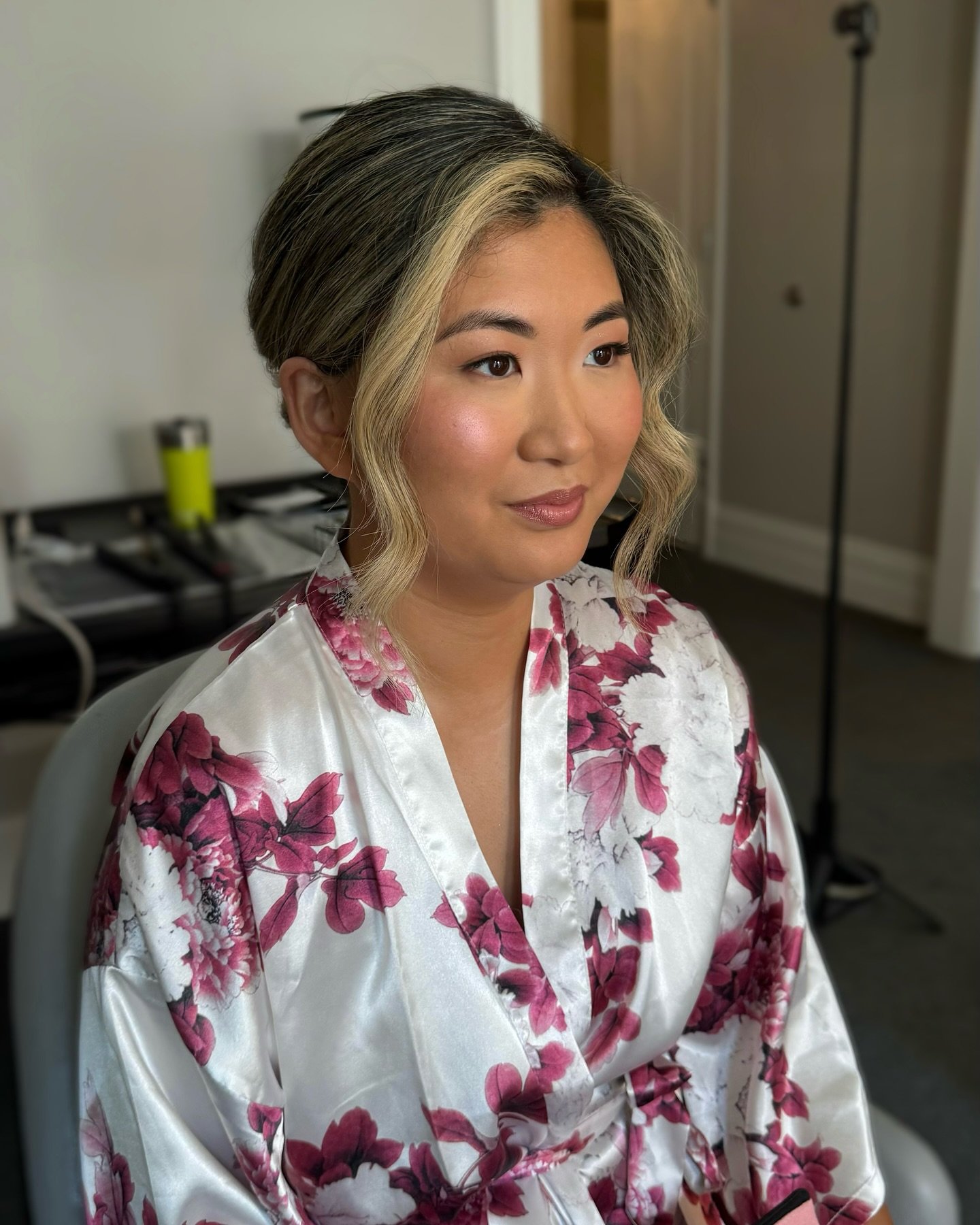 Soft and romantic for my bride Hana ✨🩷💍🎀

Link in bio to book 💫

Hair: @elegancebykim 
.
.
.
.
.
#makeupbyamericaf #chicagomua #chicagomakeupartist #chicagobride #chicagobridalmua #chicagowedding #waldorfastoria #2024bride #2025weddingplanning #2