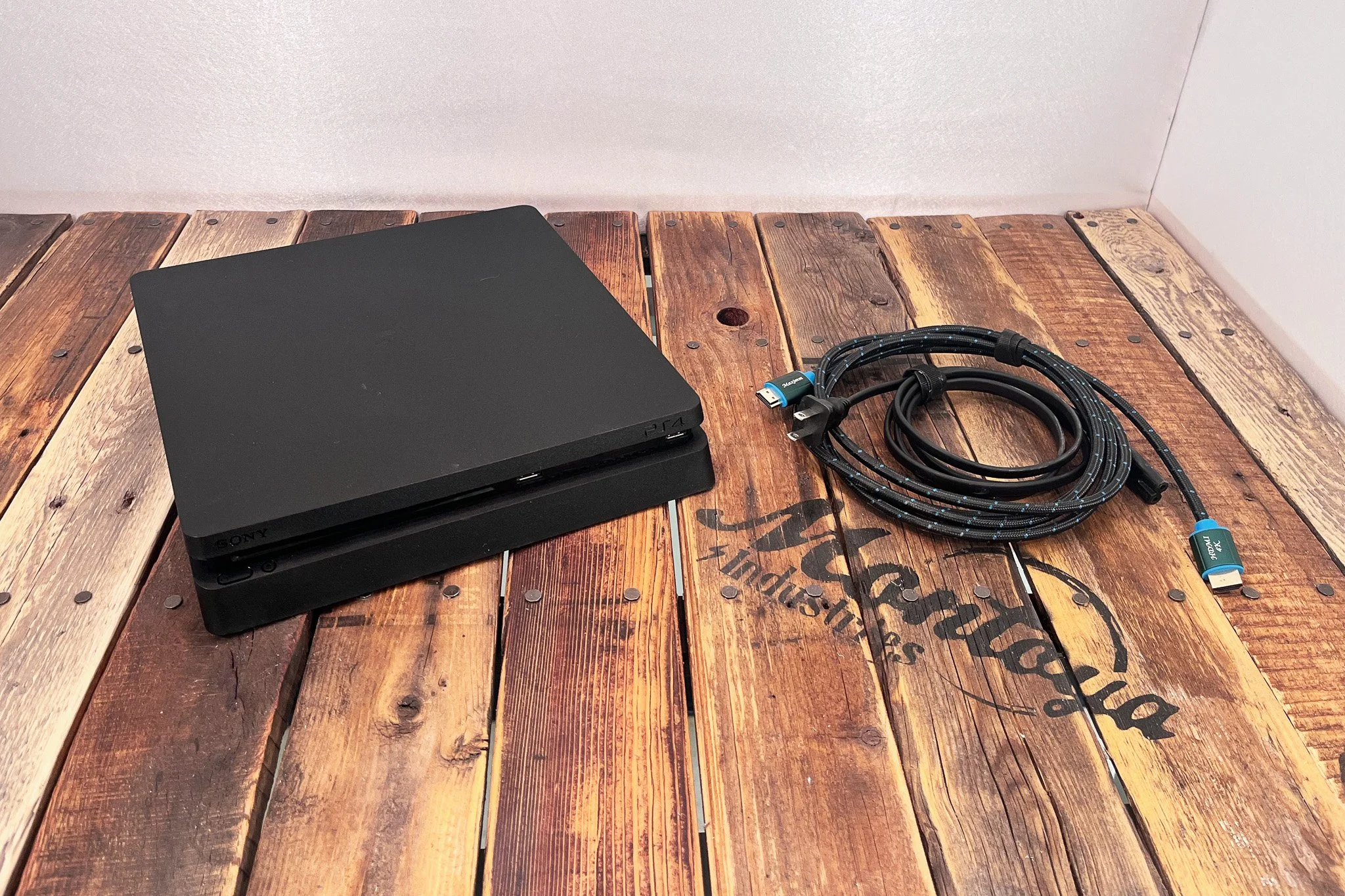 Playstation 4 Slim - Console Only