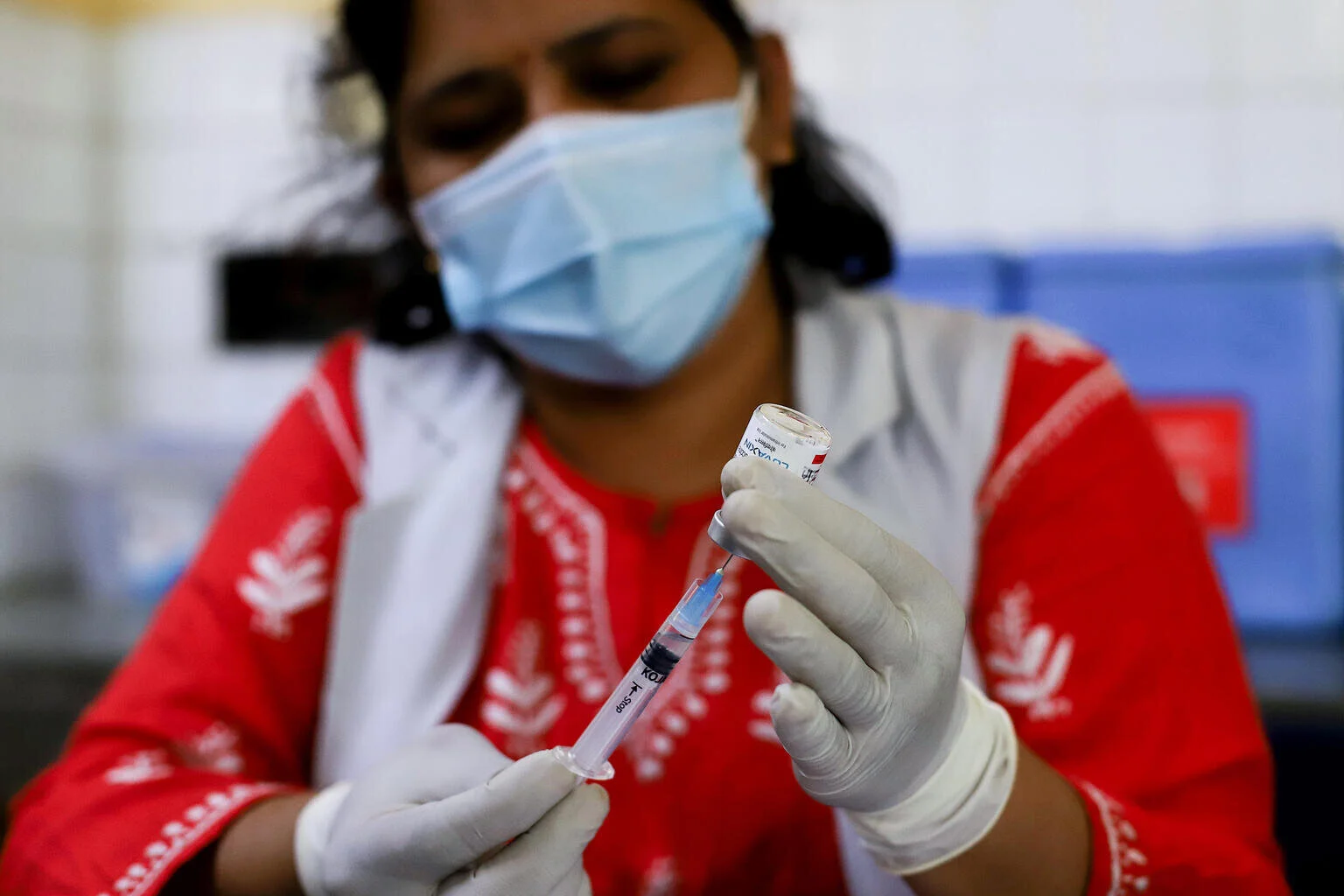 © UNICEF/UN0458596/SinghA health worker prepares a dose to inoculate people with the Covid-19 coronavirus vaccine at a school-turned-vaccination centre in New Delhi on May 5, 2021.