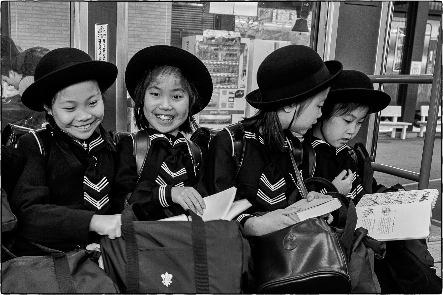 Japon, fillettes du métro