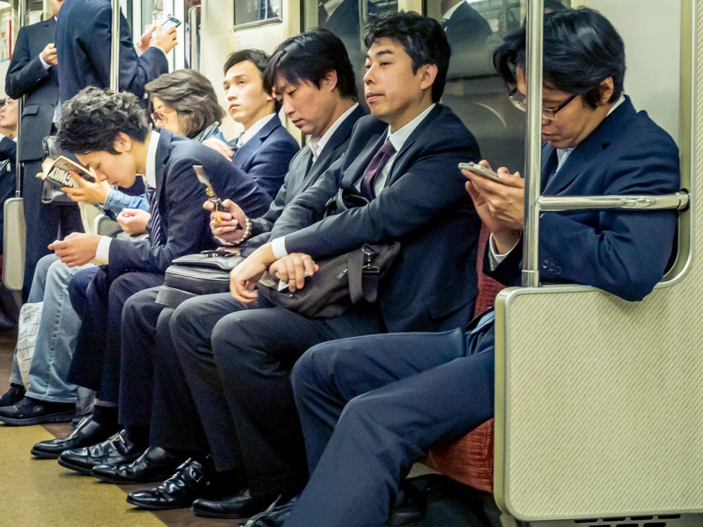 Dans un monde qui n'appartient qu'à lui Le penseur