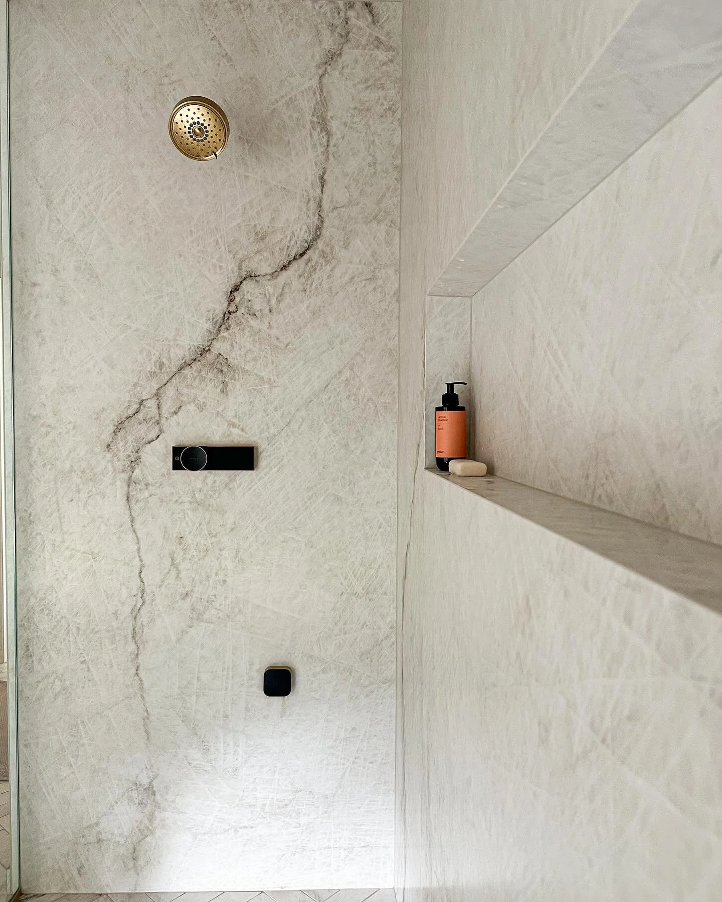 Less is luxe ✨ 

This minimalist custom shower is packed with thoughtful details: digital controls for a full steam spa experience, a curbless entry, linear drain, floating bench, extra-large niche, and a trio of water indulgences&mdash;hand shower, 