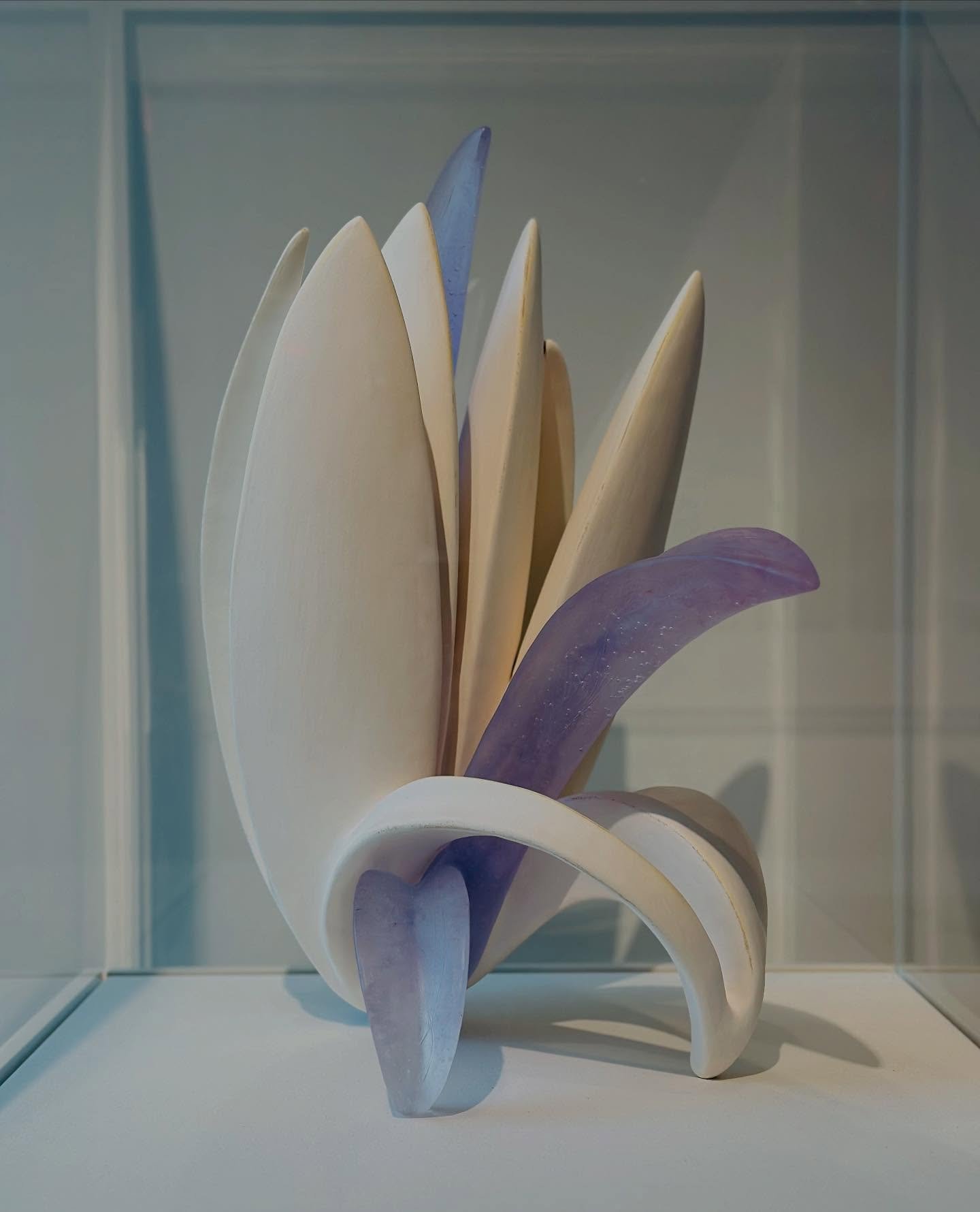 Stunning stoneware and glass sculpture by Tashima Etsuko at @ummamuseum. A member of the controversial so-called Super Girl Phenomenon, a group of artists who interrogated notions of gender and identity through ceramics, Tashima Etsuko made works ins