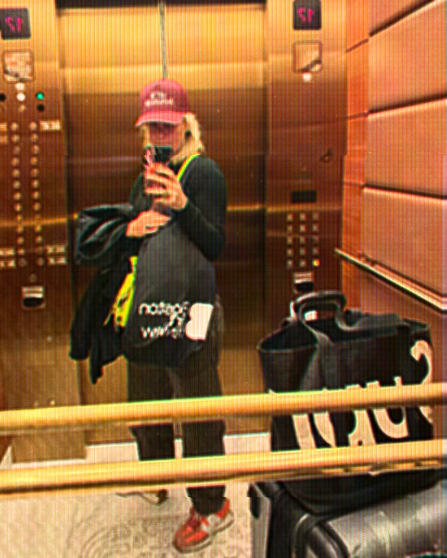Nothing quite as chic as a @bostonartreview tote in a mirrored elevator.

Nothing quite as fun as a @bostonartreview dance party! 🔥💥🙌💄🌟✨ Get your tickets to the big annual BAR dance party May 3 with DJ @dee.diggs 💃🏿🪩🕺. Sound installation by 