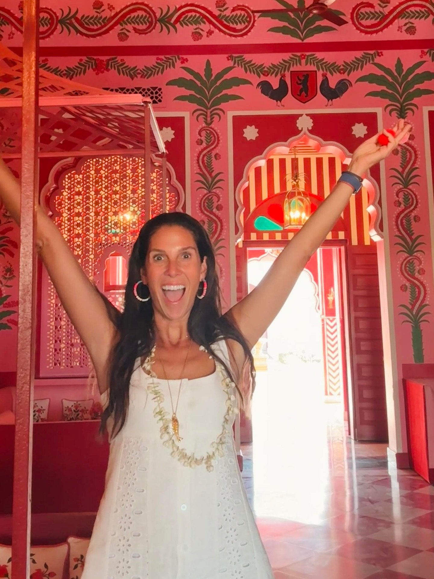 The undisputed queen of luxury travel, the tastemaker who soaks up inspiration from Lisbon to Los Angeles, the fine hotels queen... ladies and gentleman, I bring you - Anne Poole! 🚆🌟✈️

Anne is founder of Bon Vivant Luxury Travel and a creative for