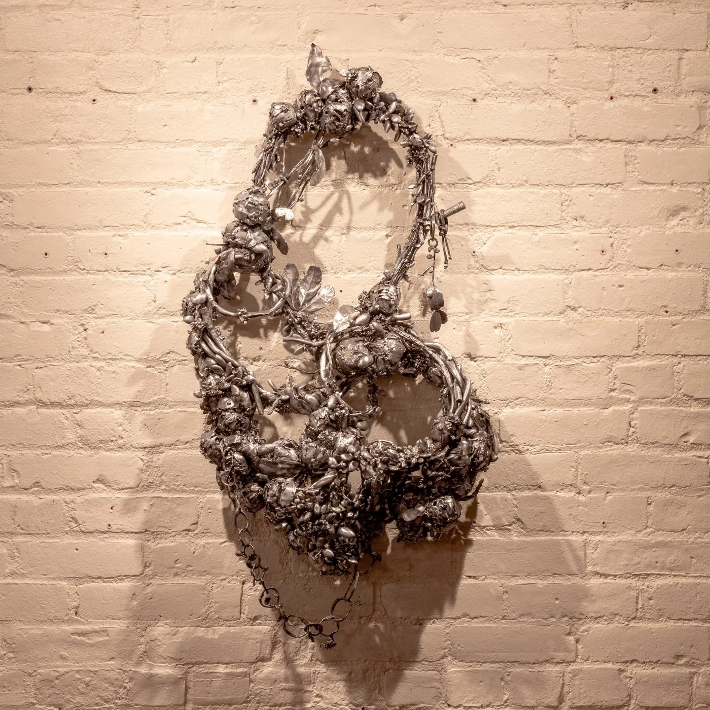 Artist @venetiadale created this extraordinary sculpture from a collection of houseplant leaves, branches, stalks and flowers she and her sister collected during the pandemic. "Thresholds of Care: Wreath 2" is a tribute to the labor, time a