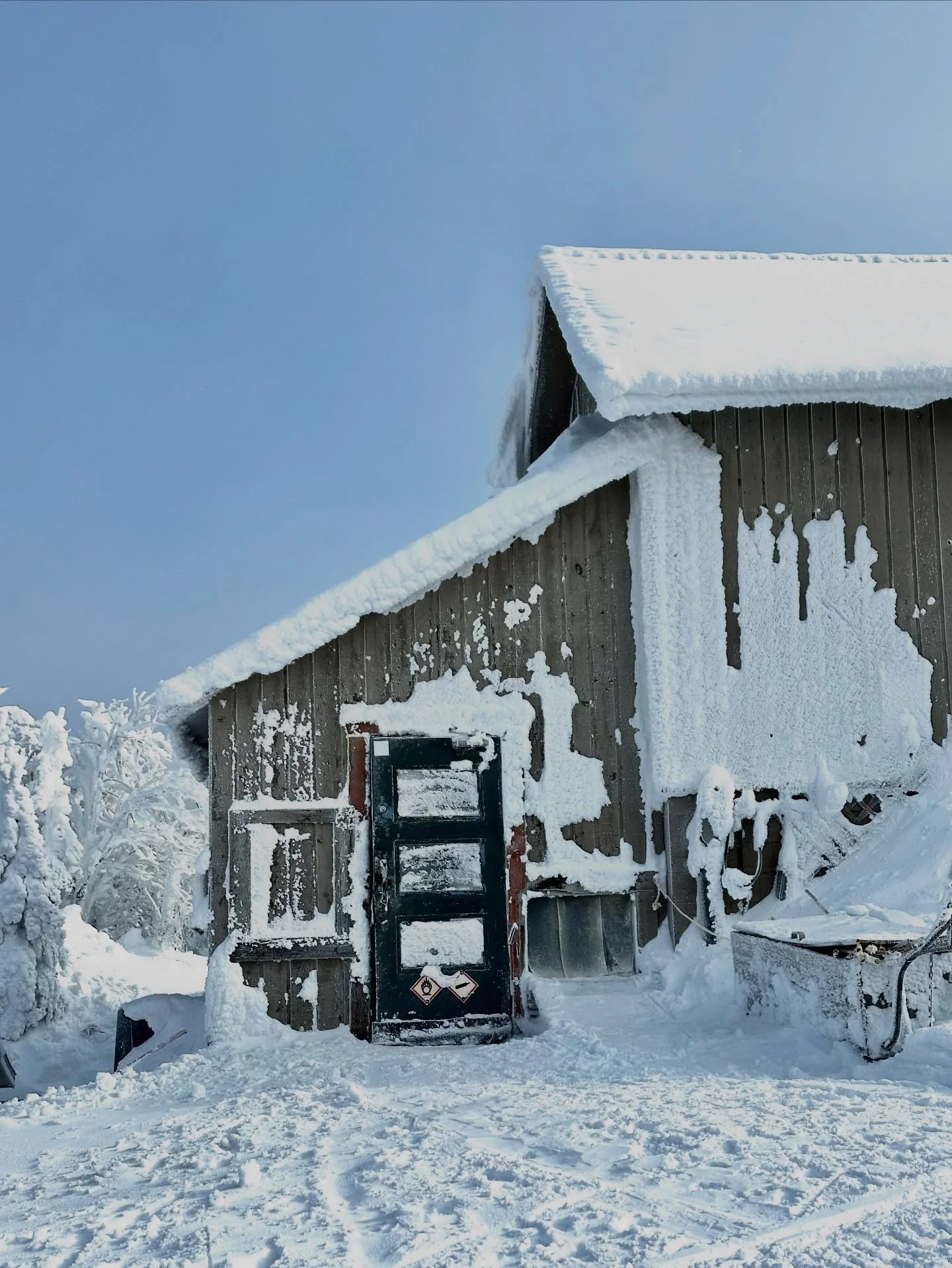 Mother Nature painting with snow ❄️❄️❄️❄️❄️❄️❄️❄️❄️❄️❄️❄️
I think it was pretty by my eyeballs were frozen 🥶

#mttremblant #quebec