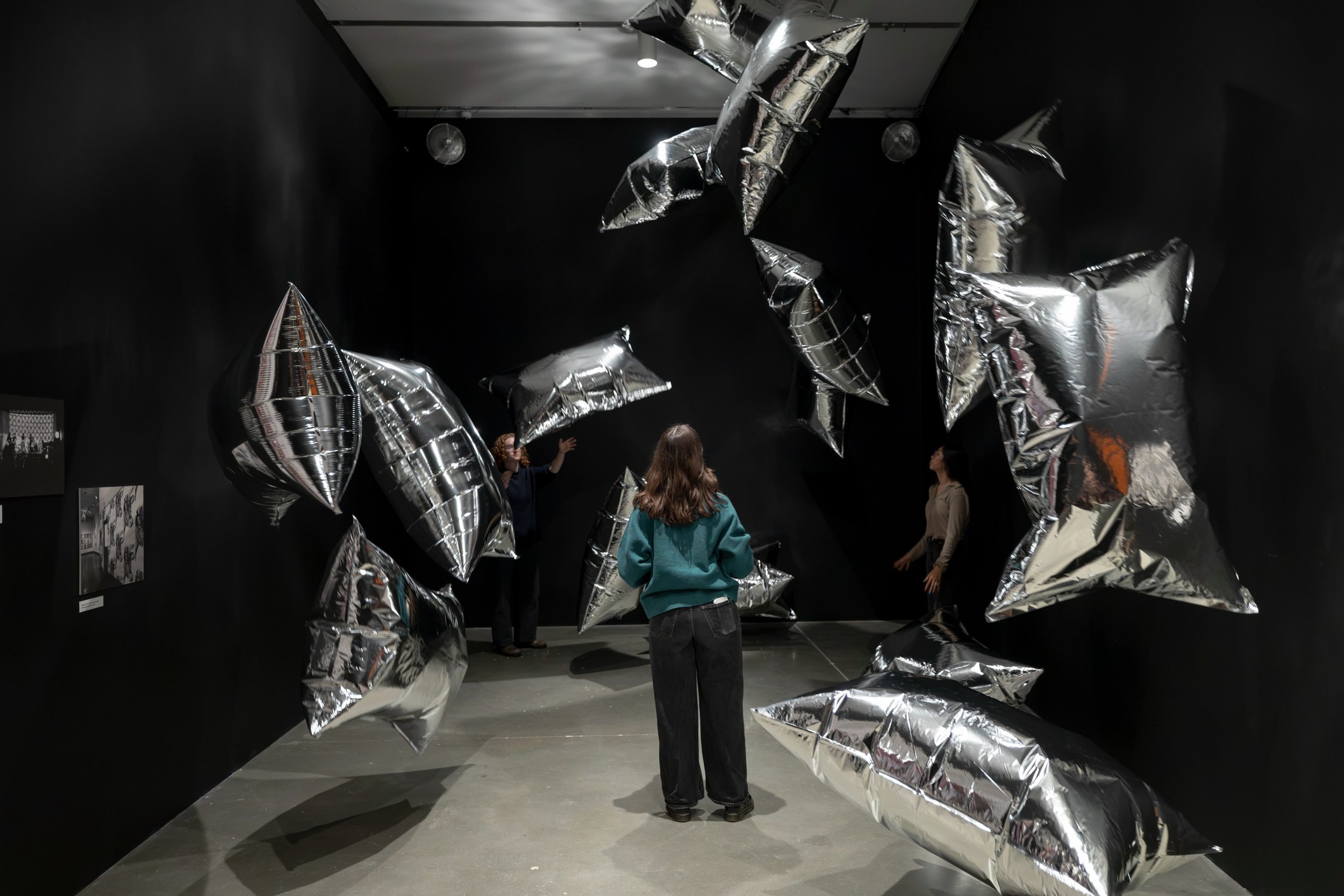 Andy Warhol (@warholfoundation), Ellen Gallagher (@ellengallagher_official), Yayoi Kusama (@yayoikusamamuseum), Glen Ligon (@glennligon) and Simone Leigh (@simoneyvetteleigh) join the museum-wide party at the @icaboston celebrating 90 years of renega
