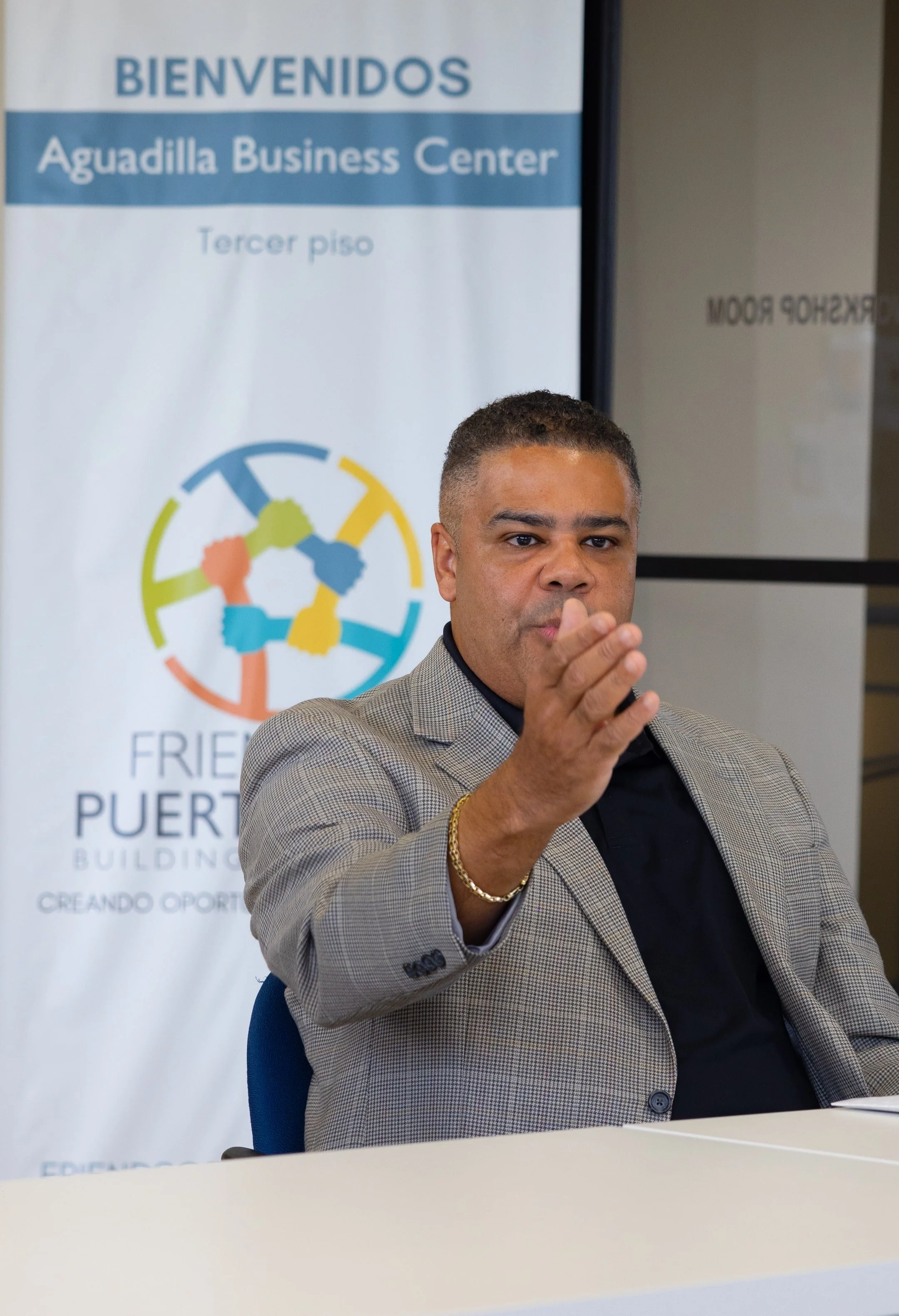 Don Cravins arrives in Aguadilla to support local entrepreneurship