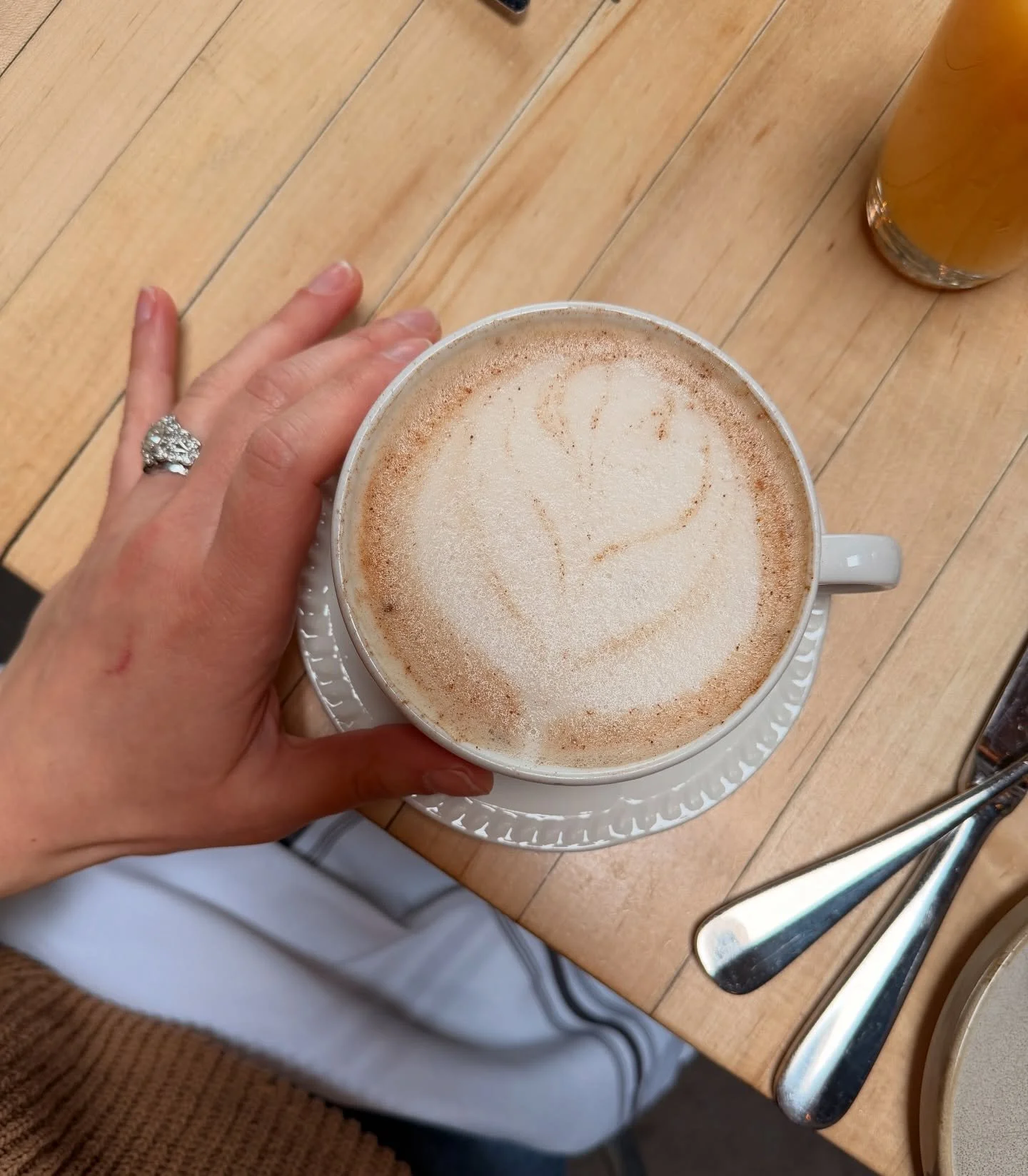 where you can usually find me ☕️ sipping on a chai tea. but make it a good one, none of that poured from the box chai kind of crap, ya know?

off to new haven for an early birthday day date. 🎂 i&rsquo;m sure dessert is in my future. tell me where i 