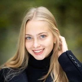 Jázmin Eszter Szabó