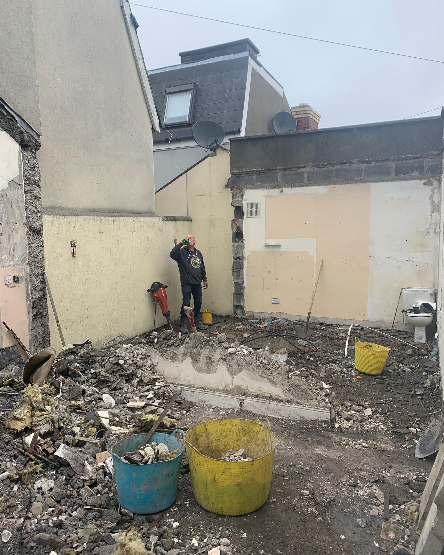 Complete home renovation on our project in Ringsend. 
This project involved the demolition of single story terraced bungalow. 
We underpinned the existing foundation to allow for new structure. The primary feature of the new cottage will be a mezzain