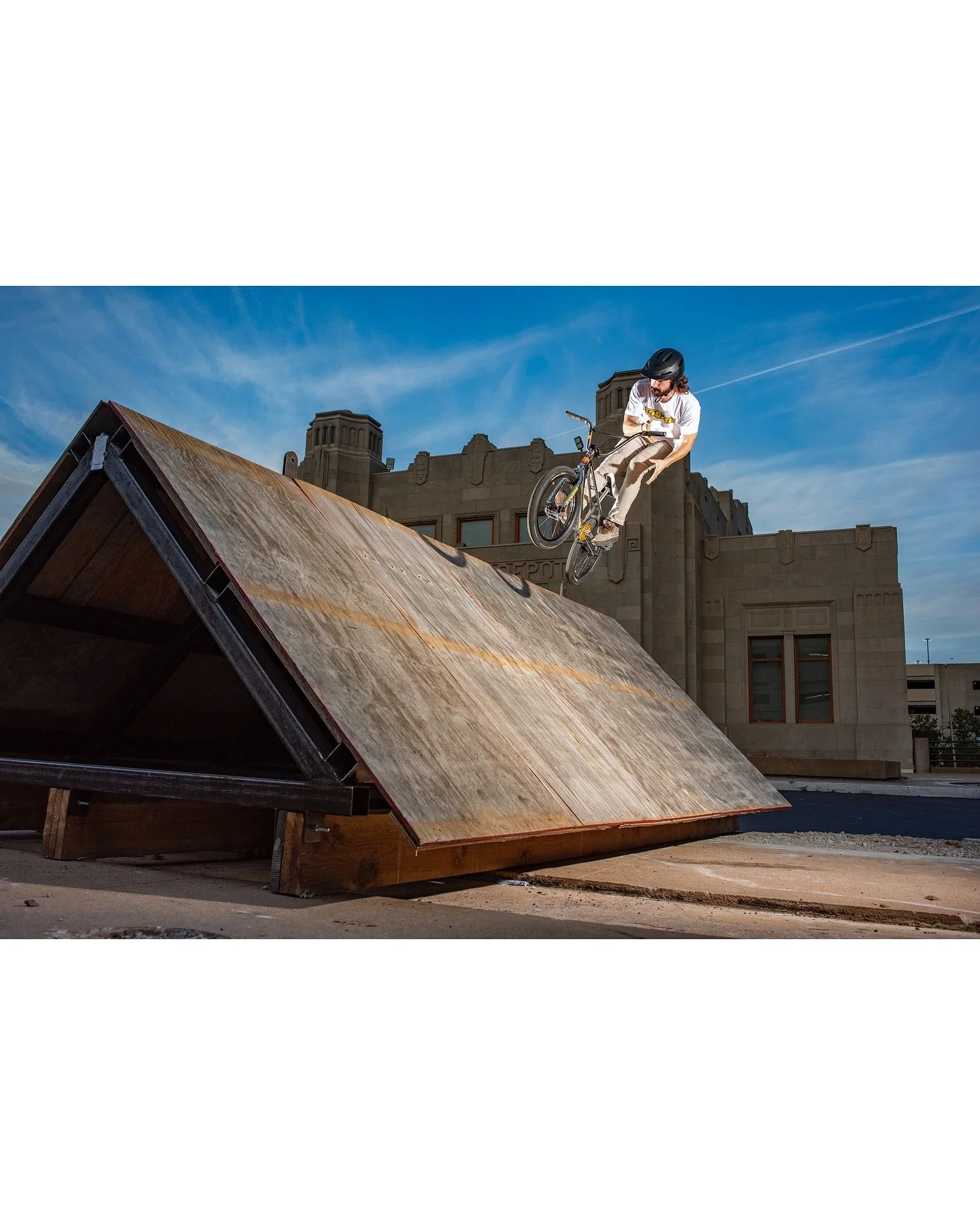 ✅ GROOVY10 = 10% OFF LP-F &amp; Freestyle Frame Sets @torkerracing 💛🖤

📸 @_fokis_ 

#TorkerBMX #TorkerRacing #TorkerFreestyle #BMX
#FreestyleBMX #BMXstreet #freestyle #OneStepAhead
#tothemax #weshipperformance