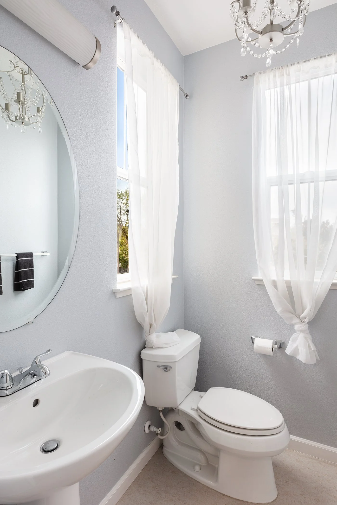 06-18440-Emerald-half-bath-mls.jpg