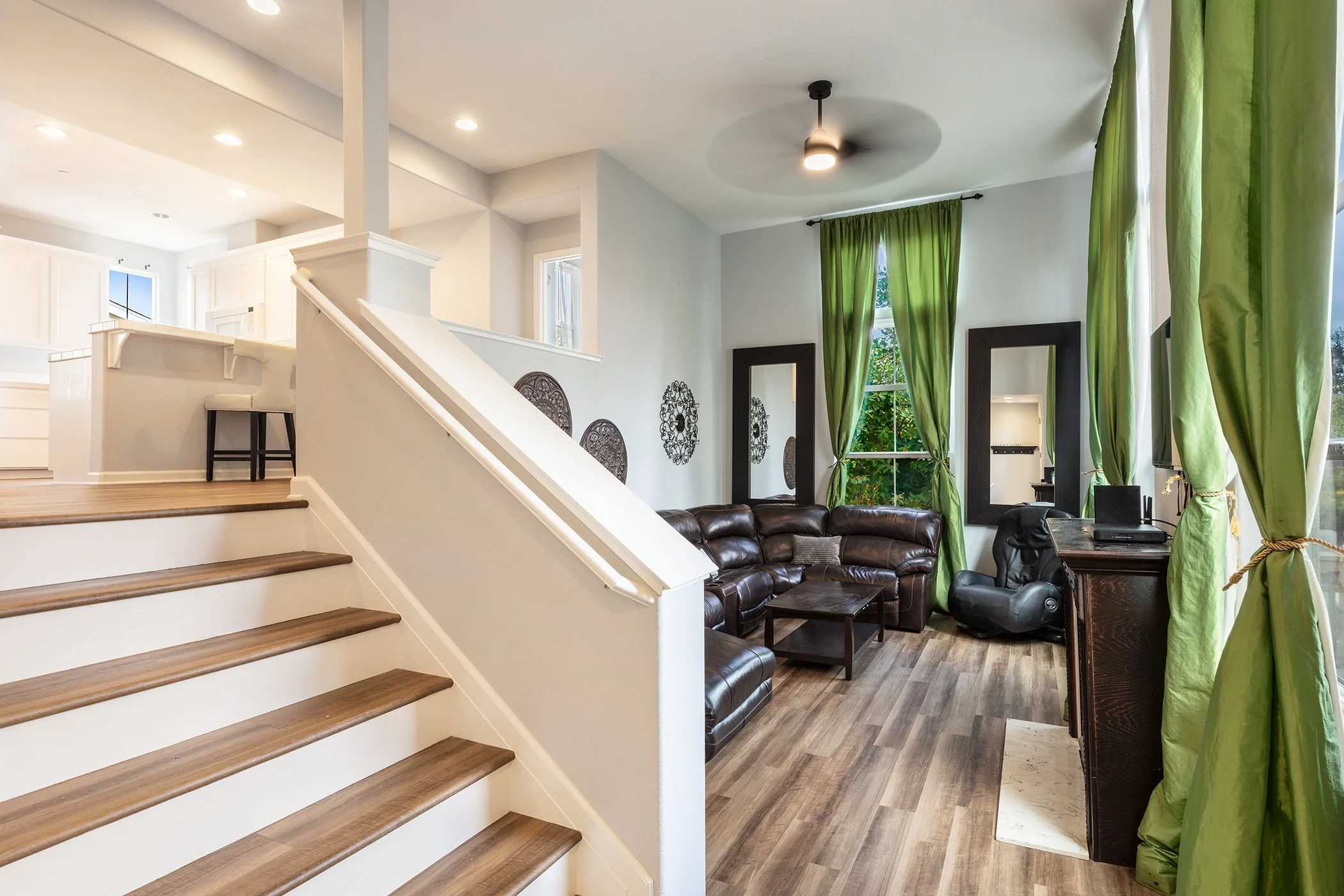 02-18440-Emerald-entry-living-mls.jpg