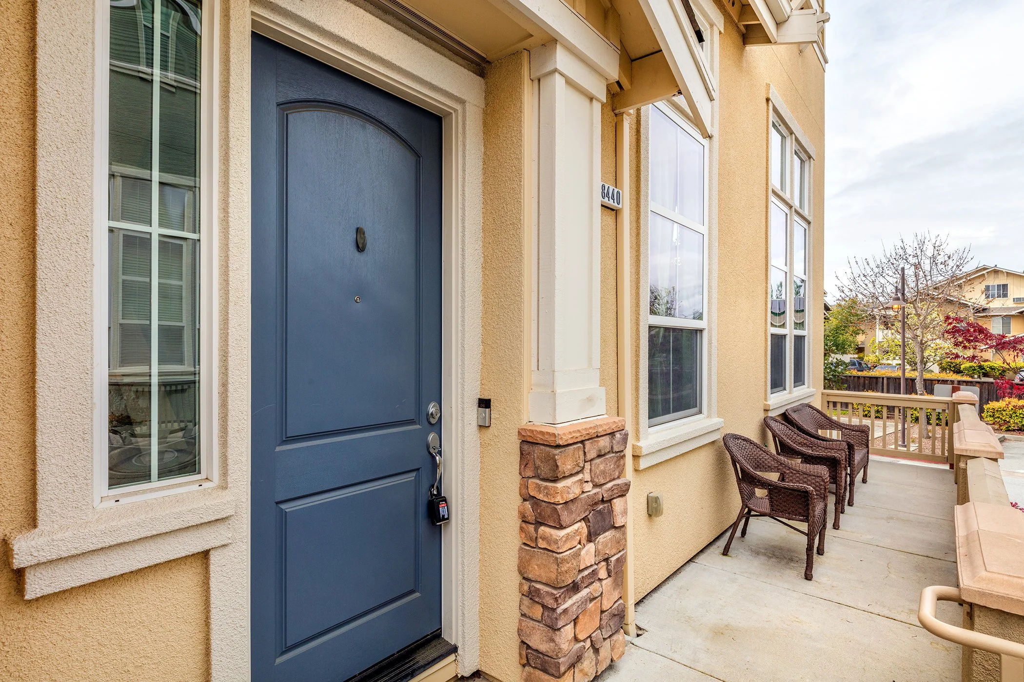 09-18440-Emerald-front-entry-mls.jpg