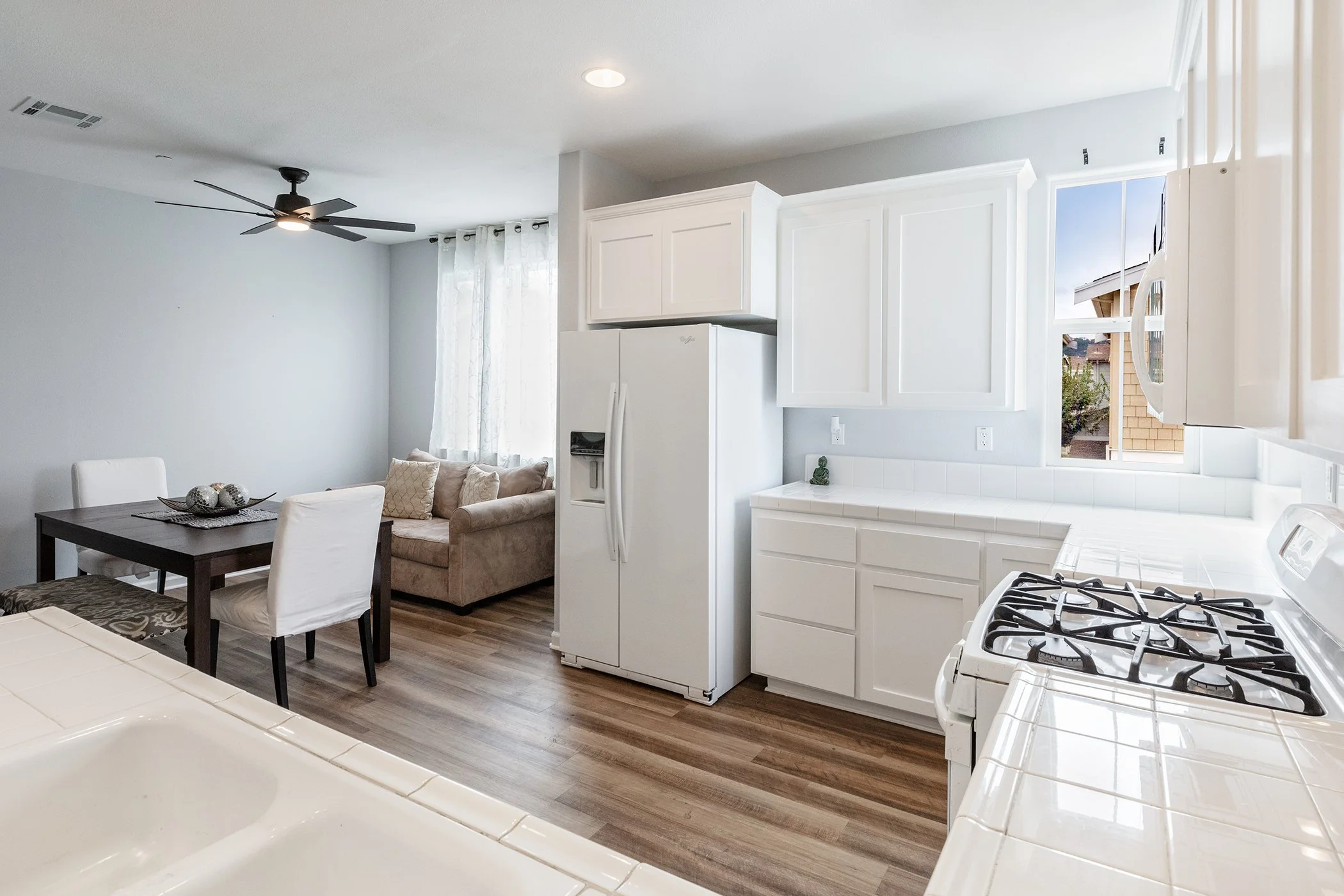 05-18440-Emerald-kitchen-mls.jpg