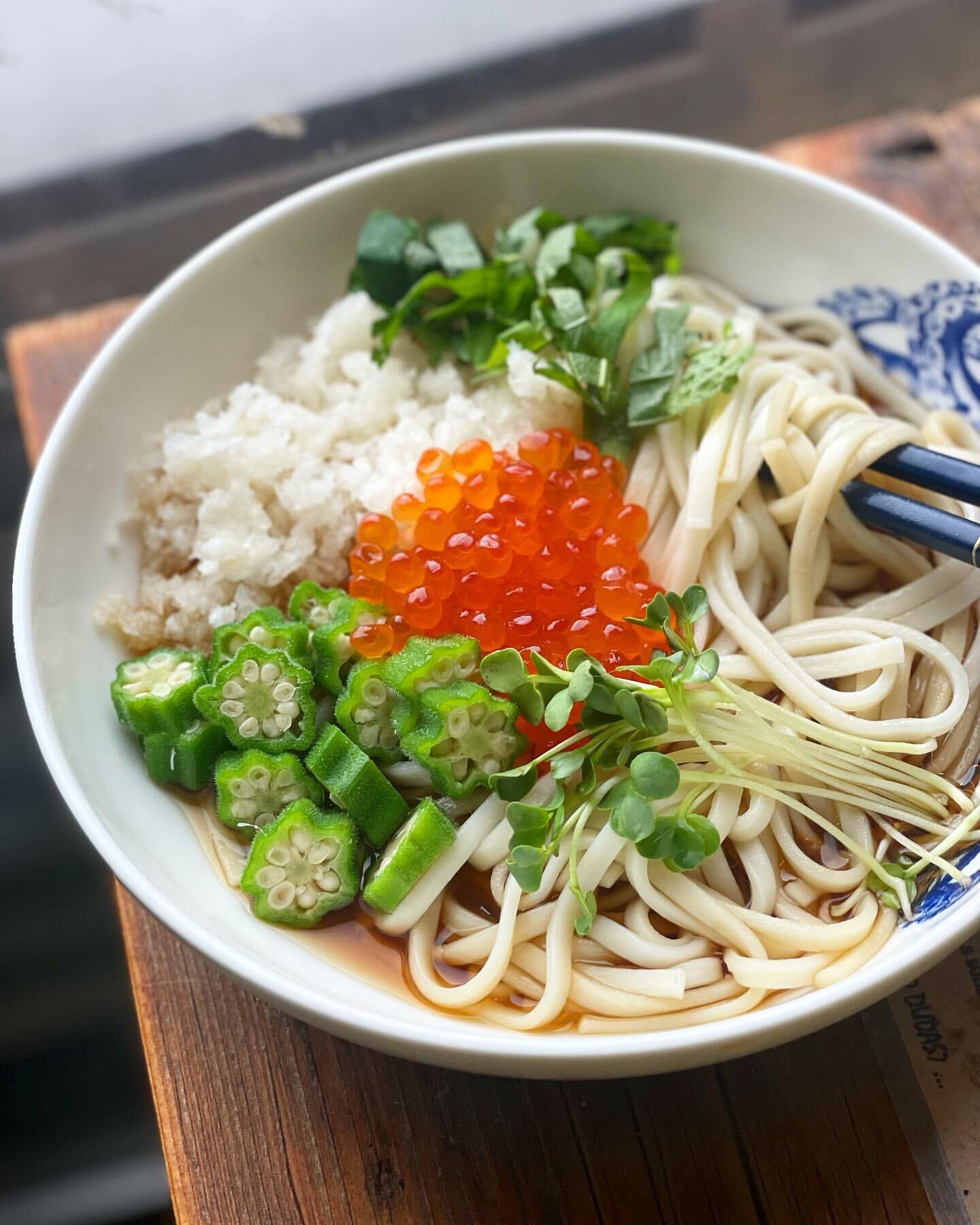 Slurping cold noodles during a heatwave is how we roe, udon even know 🤪🍜🥰

For this weeks holy heatwave edition of #wildcardwednesday 🃏 we offer you reprieve with this refreshingly tasty Udon noodle bowl. 

Big bonus it&rsquo;s super easy to whip